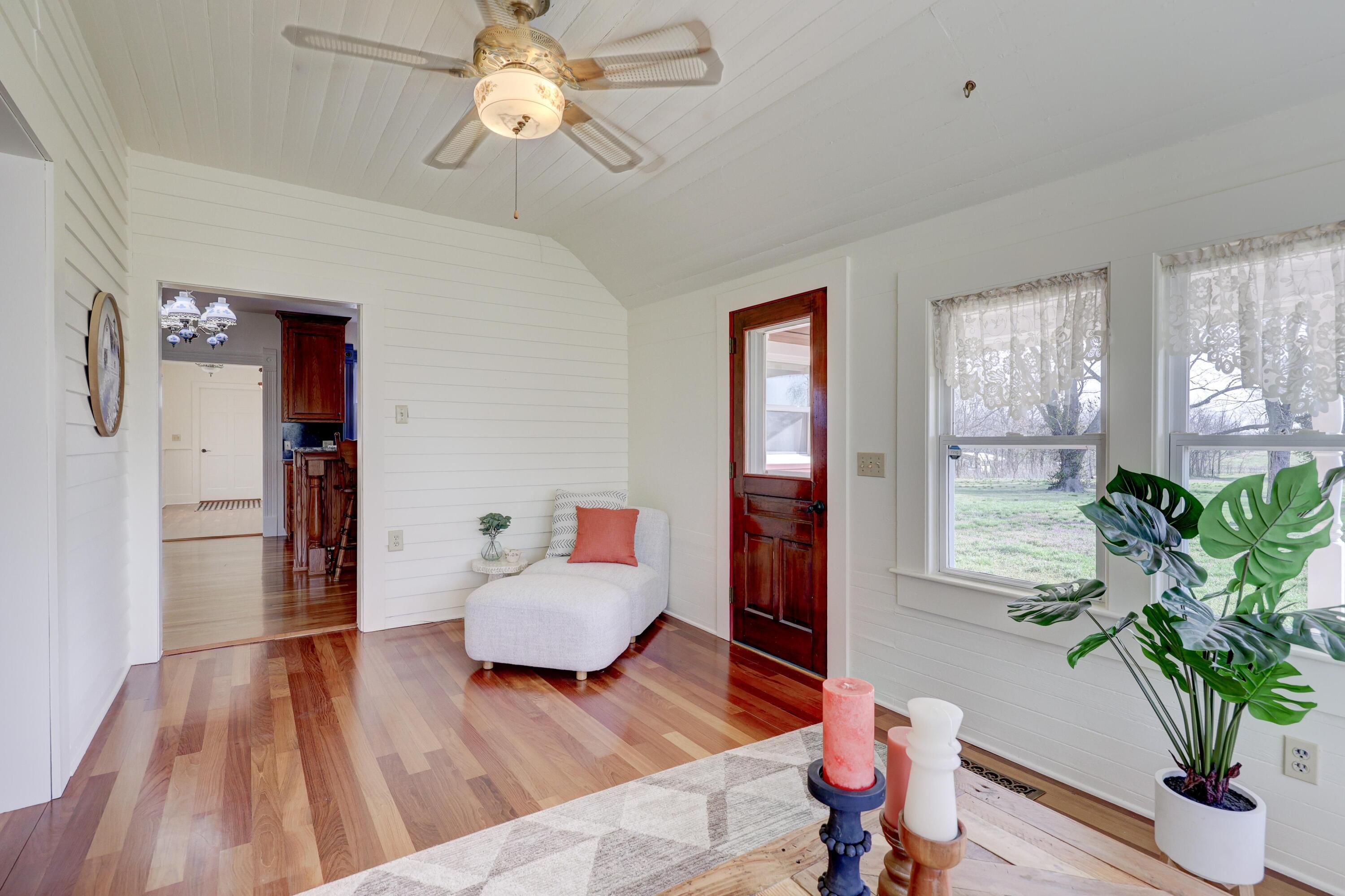 11158 State Highway 97 Property Photo 14
