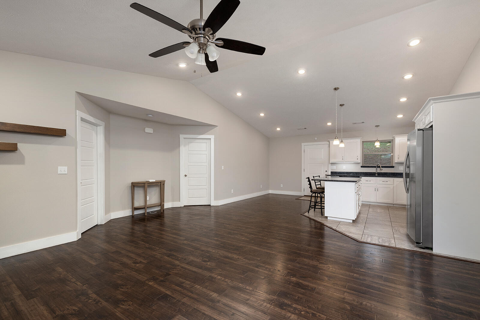2610 West Colton Avenue Property Photo 6