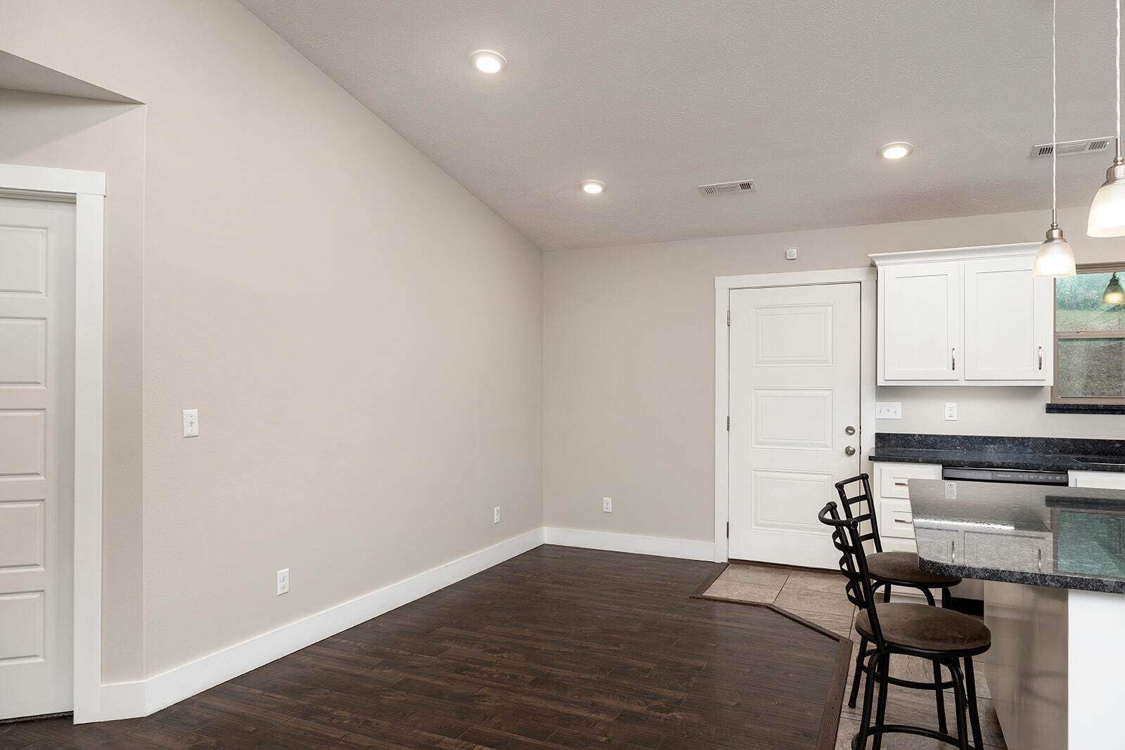 2610 West Colton Avenue Property Photo 10