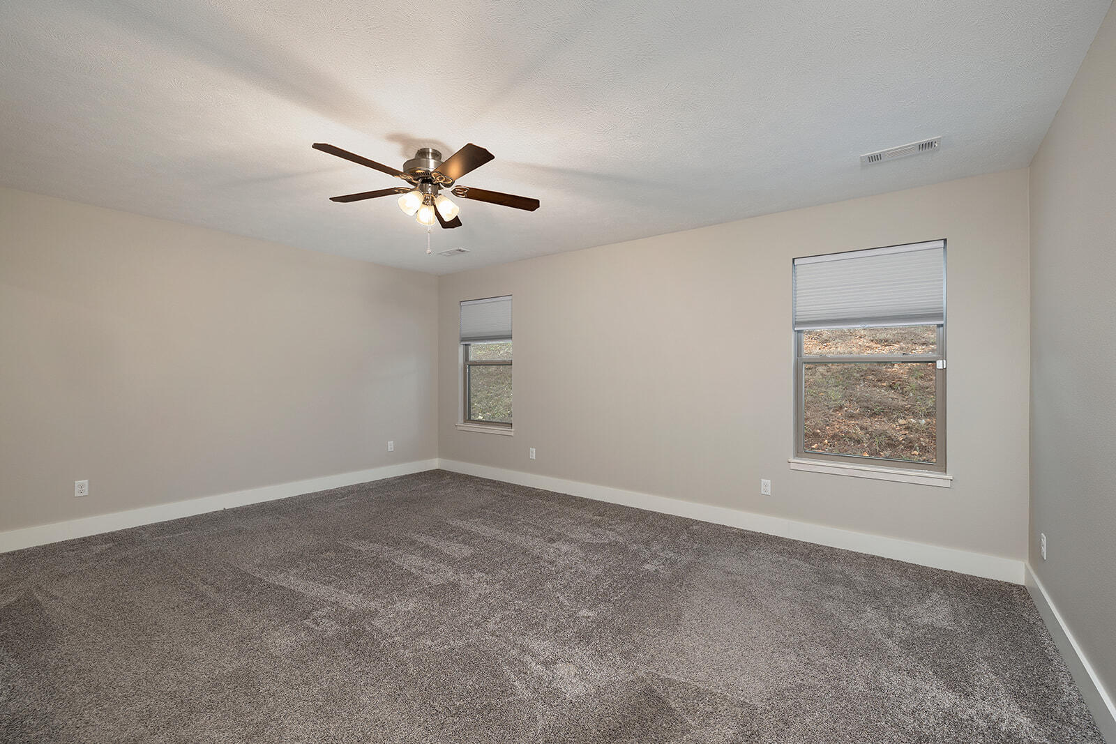 2610 West Colton Avenue Property Photo 15