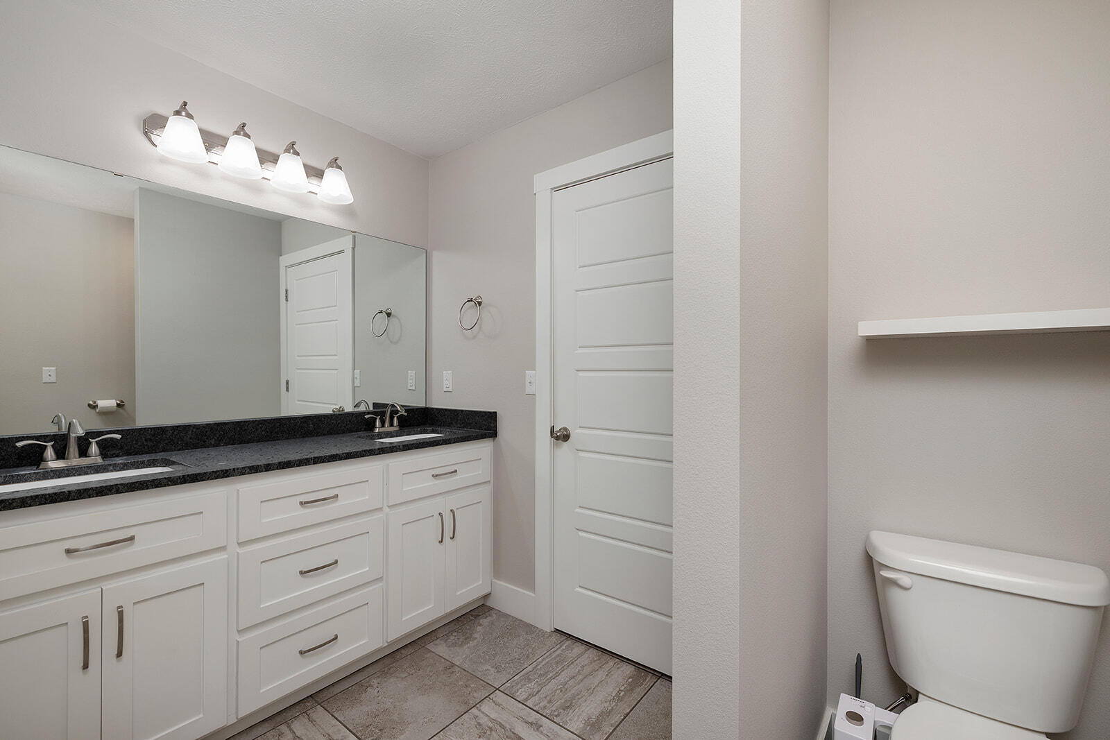2610 West Colton Avenue Property Photo 19