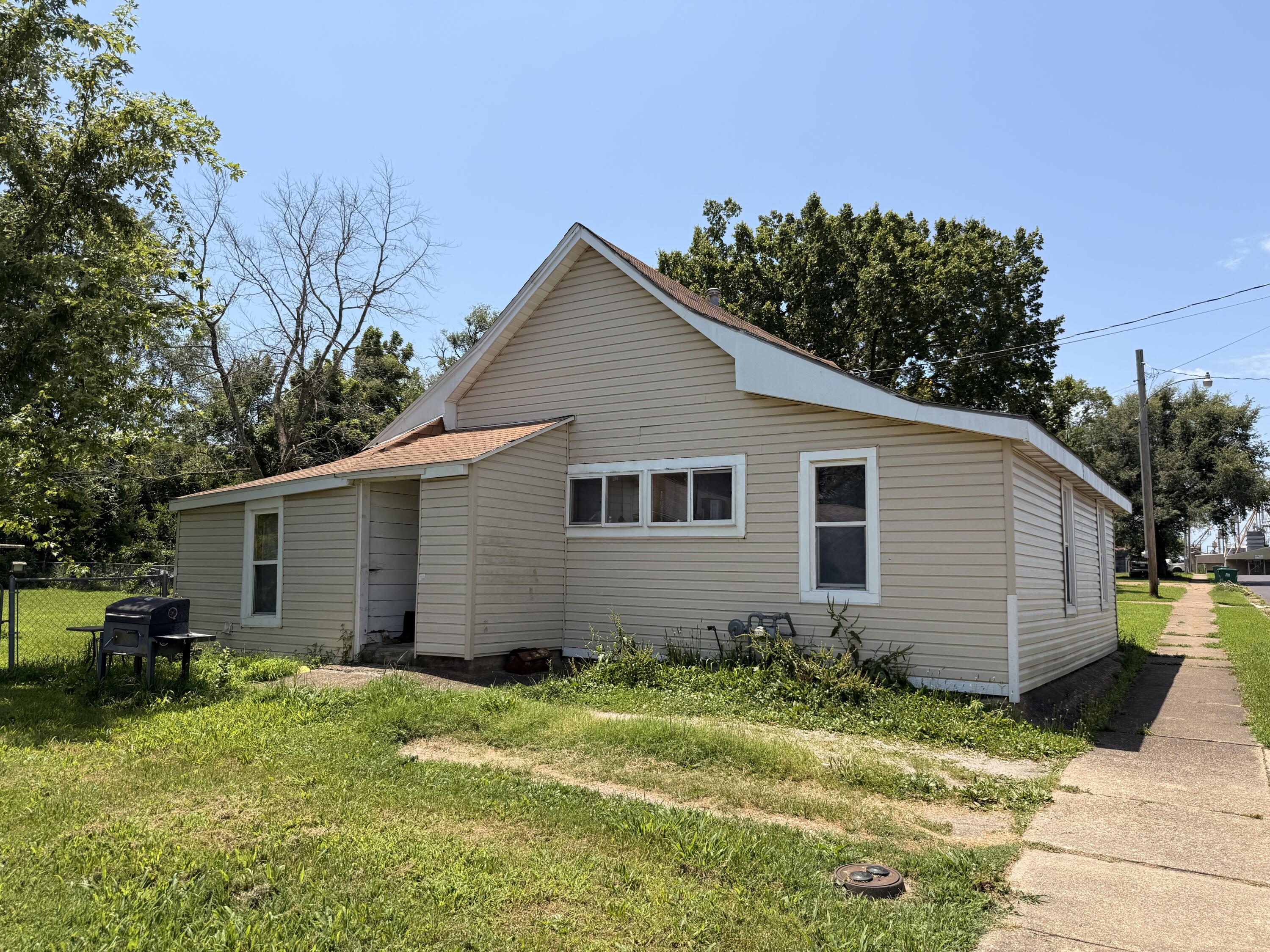 434 East Front Street Property Photo 1