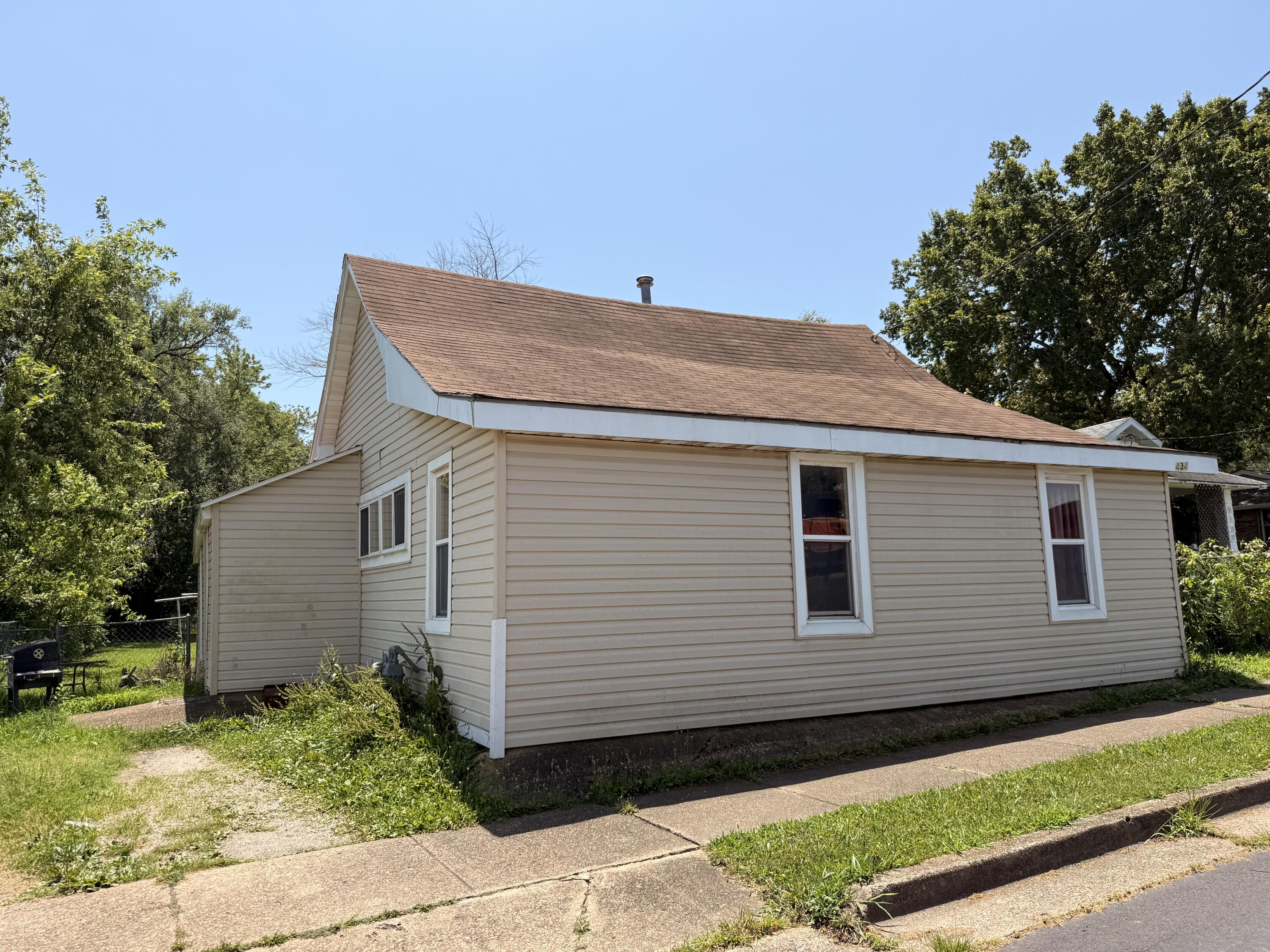 434 East Front Street Property Photo 9