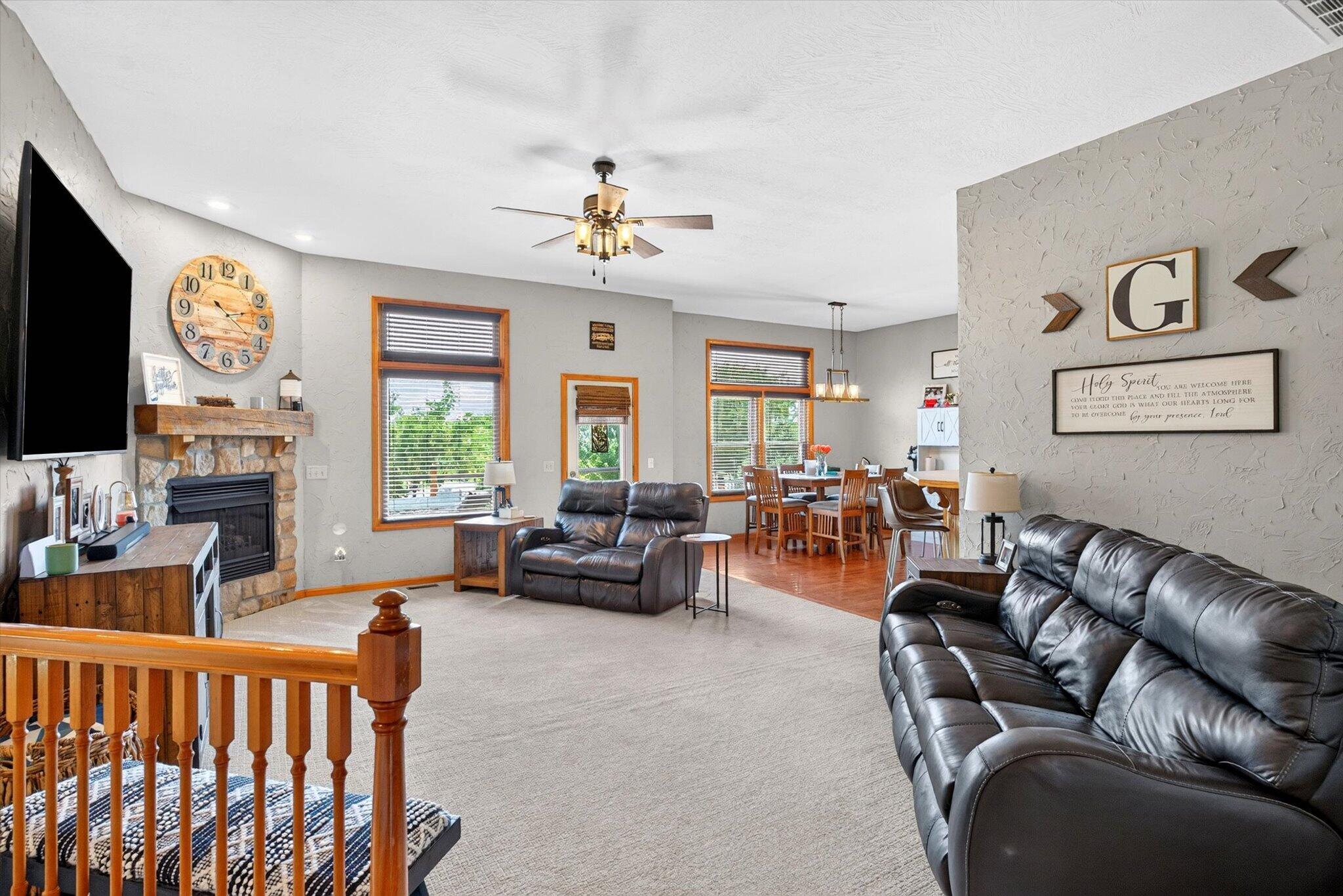 527 Snowbird Terrace Property Photo 4