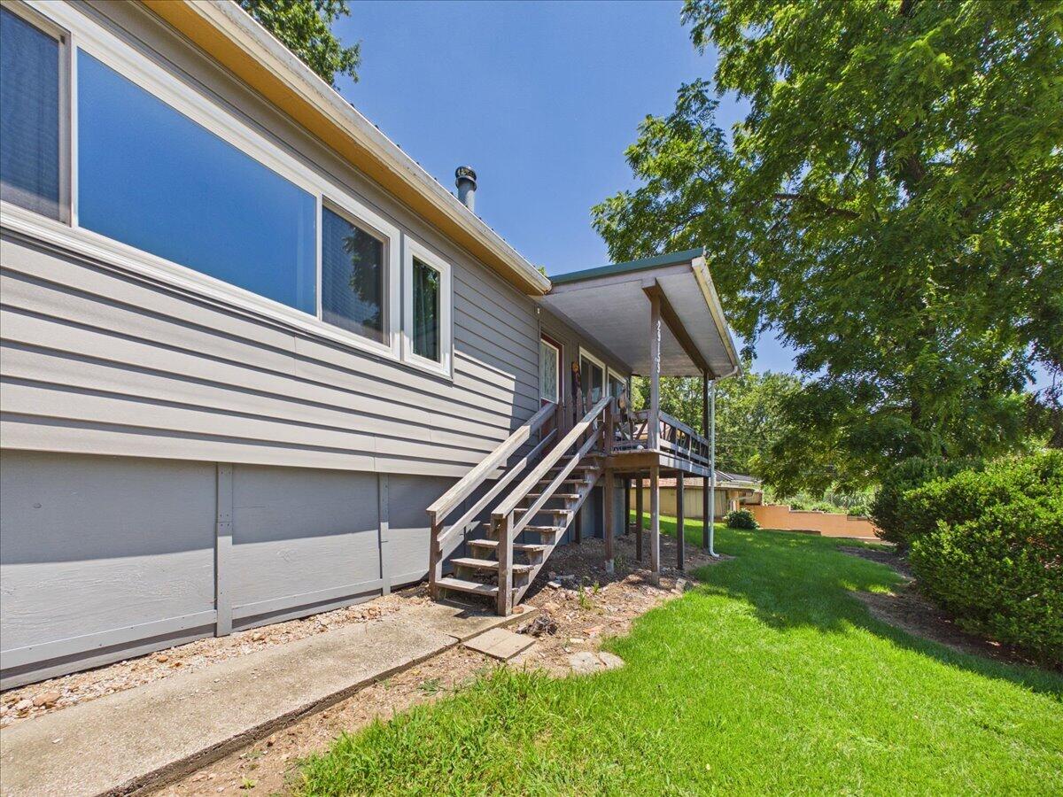 29159 Lakeside Avenue Property Photo 3
