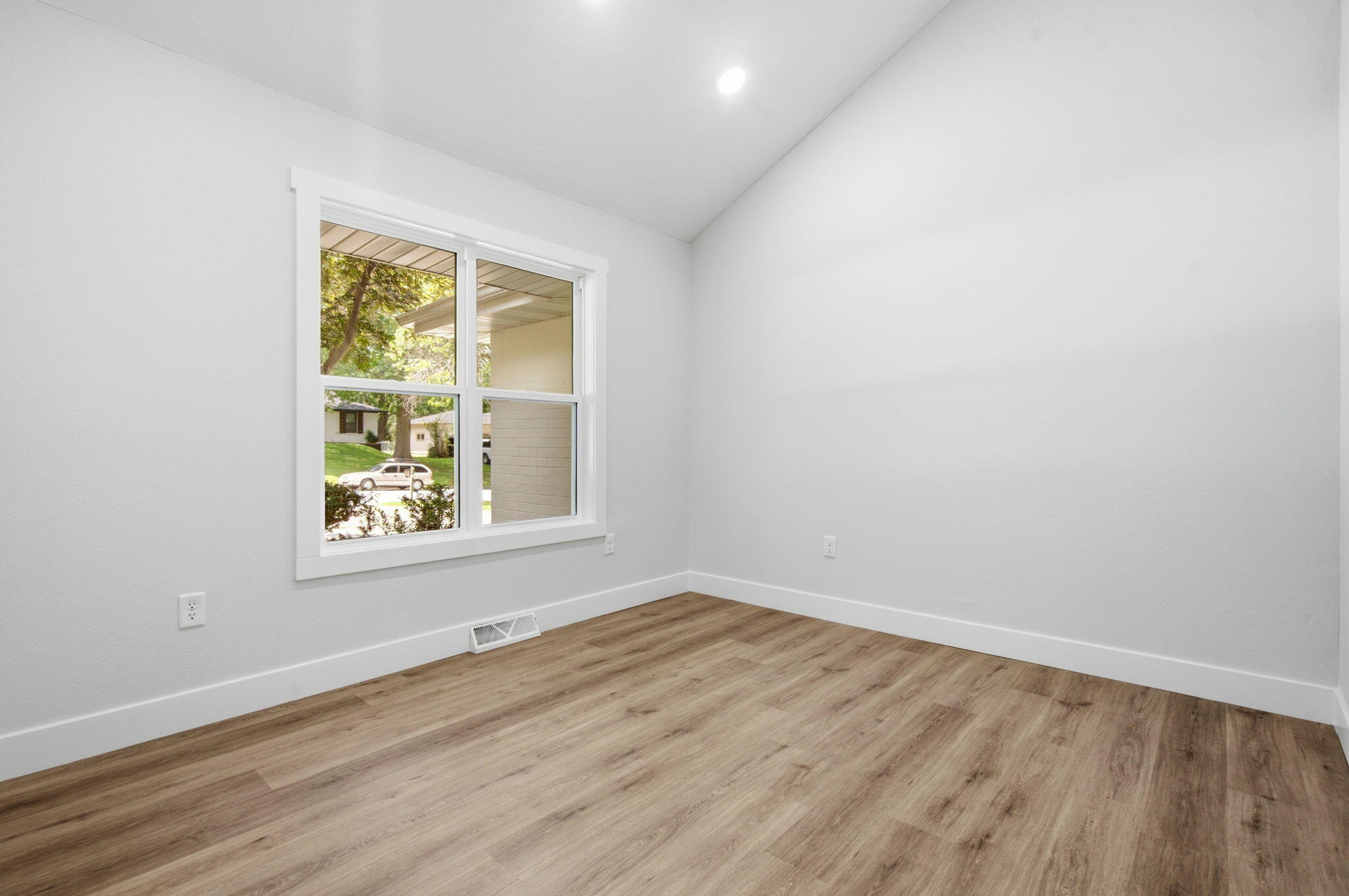 1524 South Charing Avenue Property Photo 9