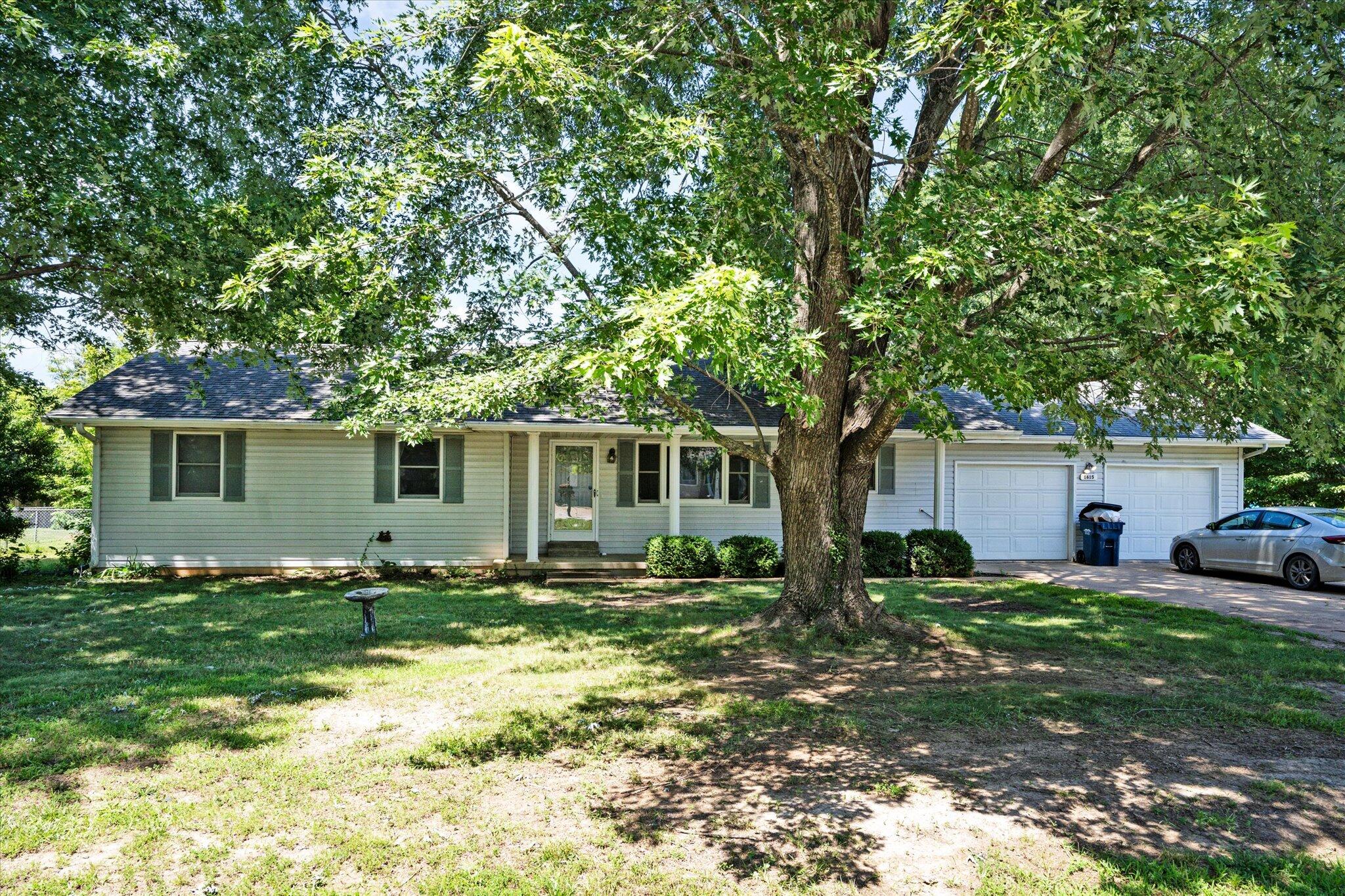 1615 West Lincoln Street Property Photo 2