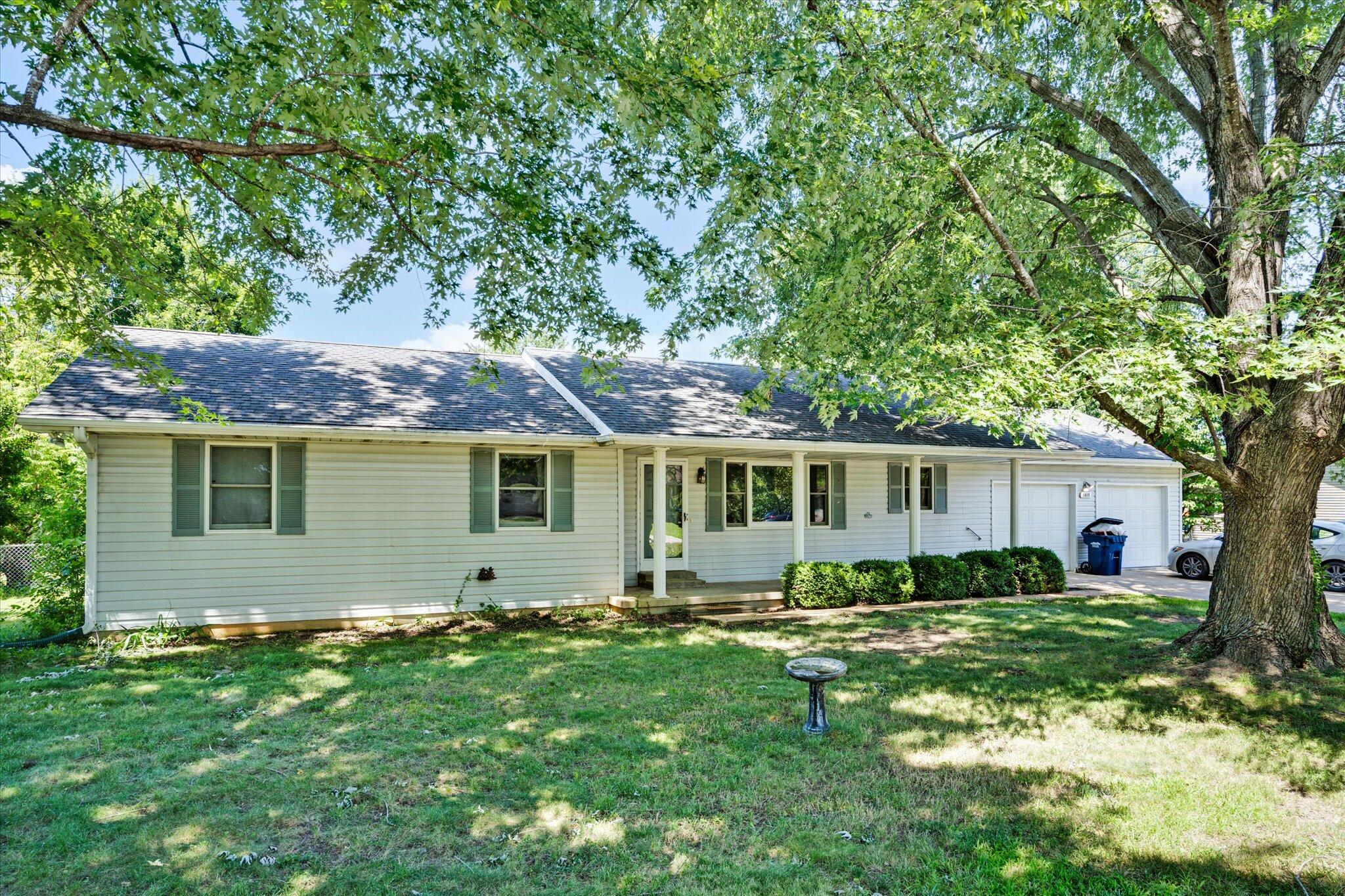 1615 West Lincoln Street Property Photo 3