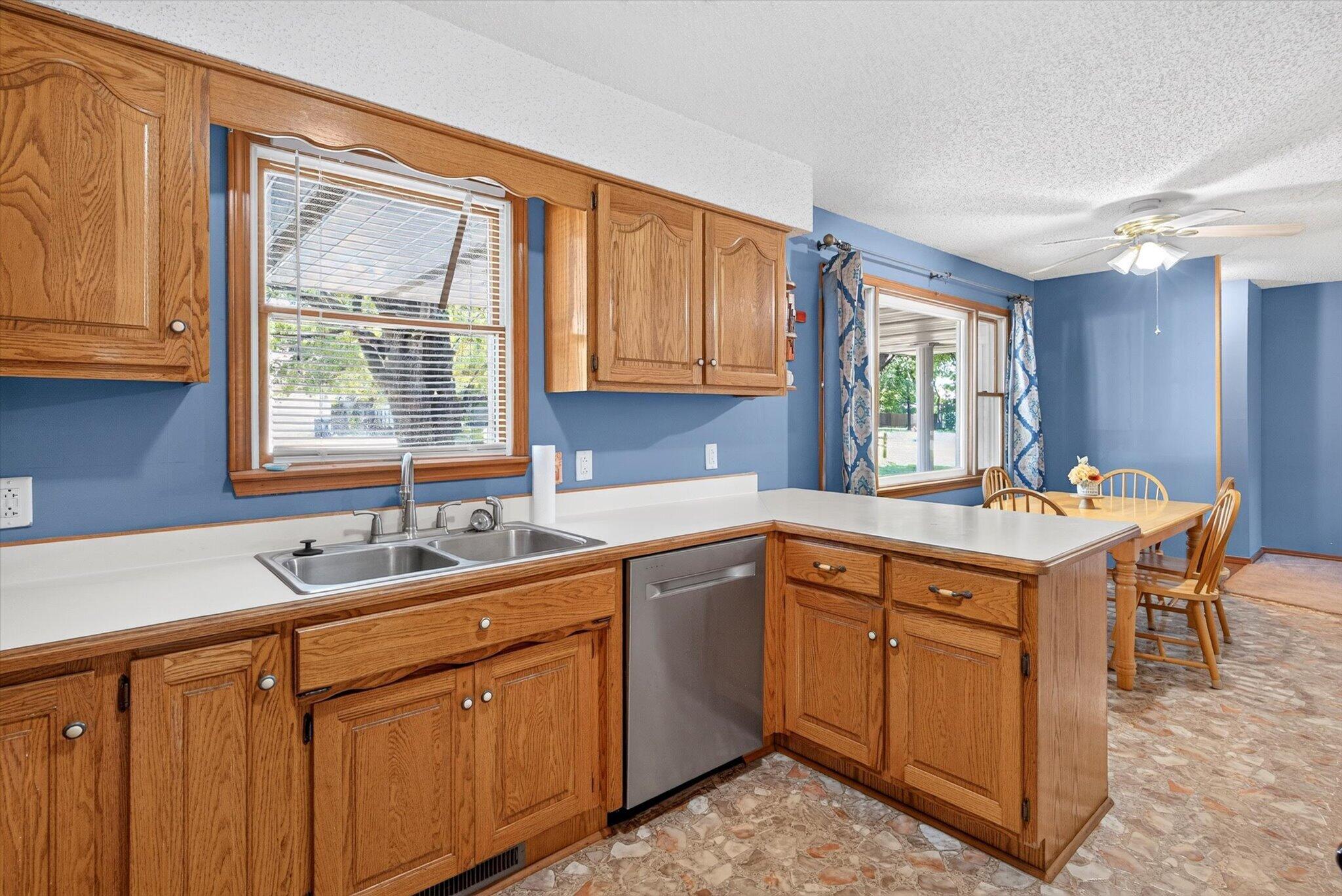 1615 West Lincoln Street Property Photo 7