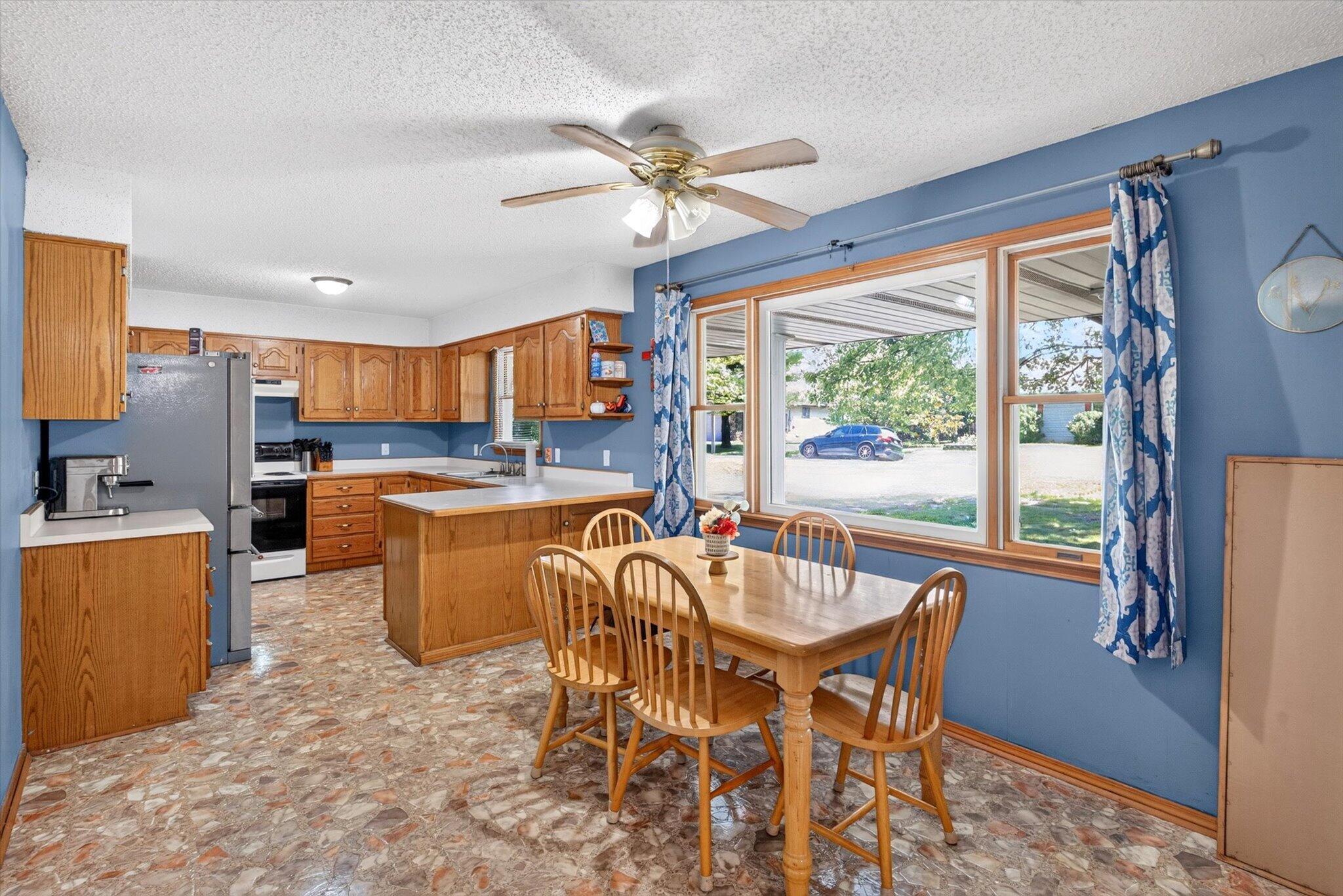 1615 West Lincoln Street Property Photo 8