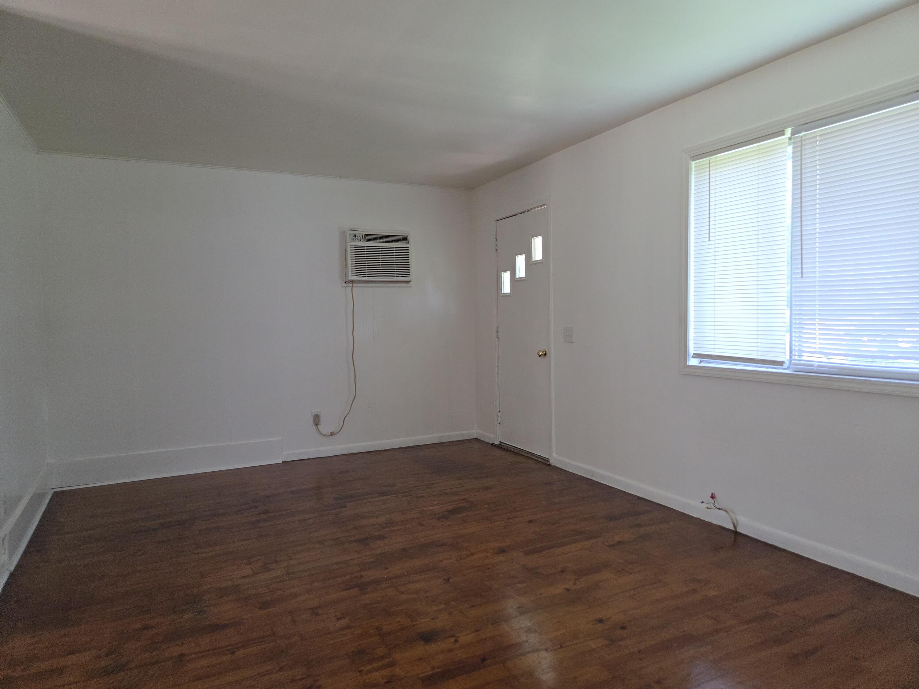 701 Hooker Drive Property Photo 2