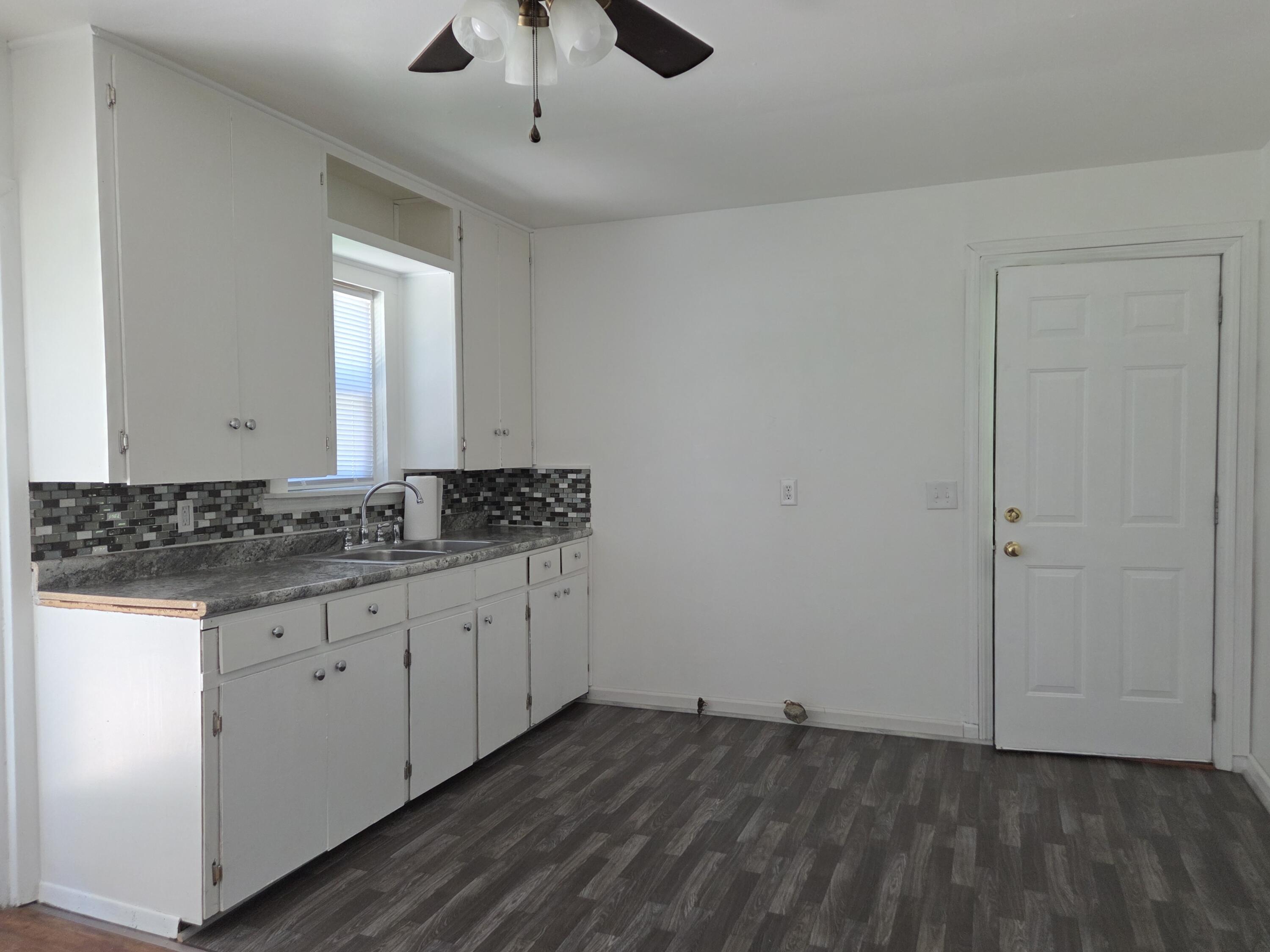 701 Hooker Drive Property Photo 5