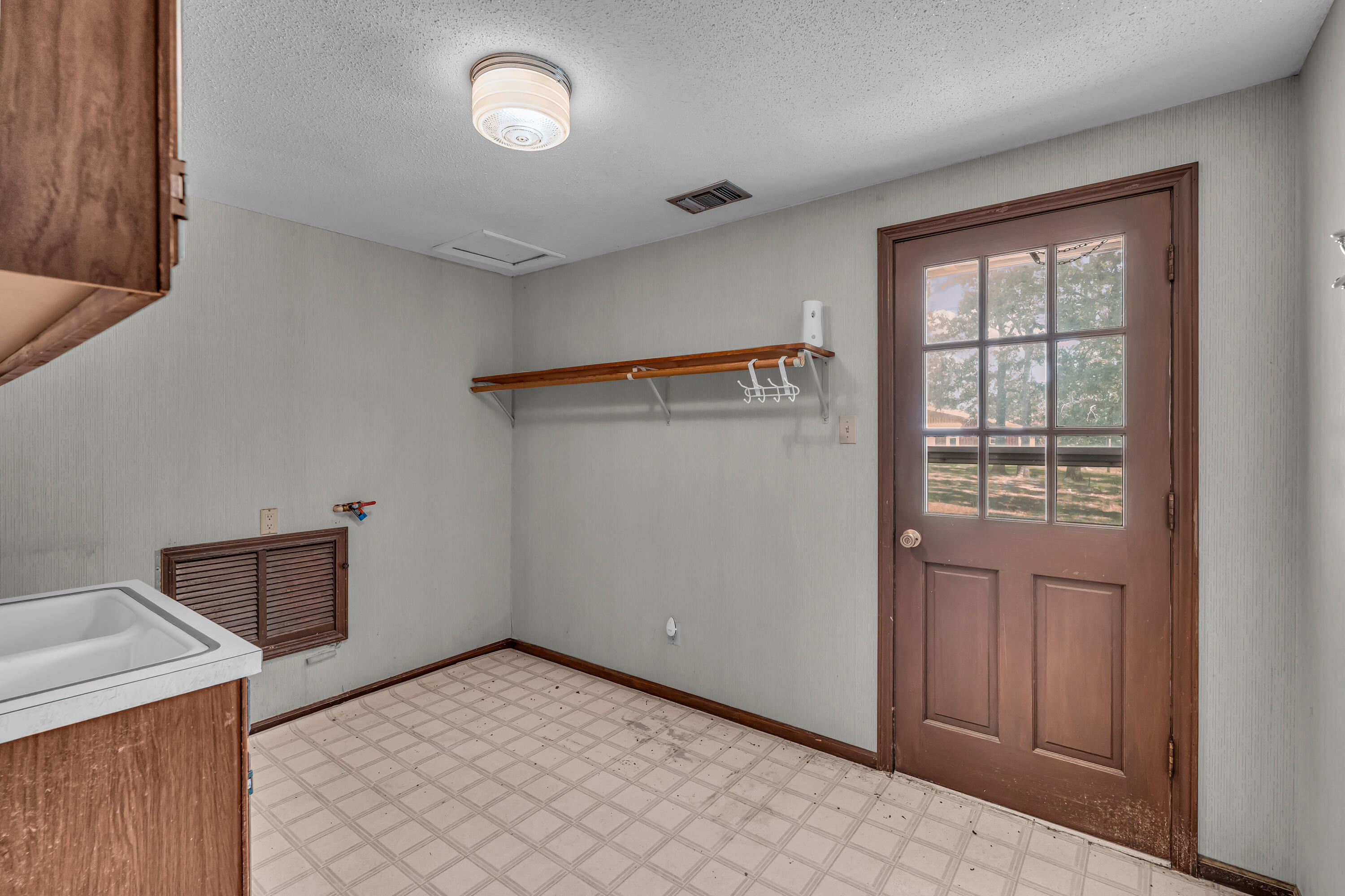 2502 County Road 6380 Property Photo 49