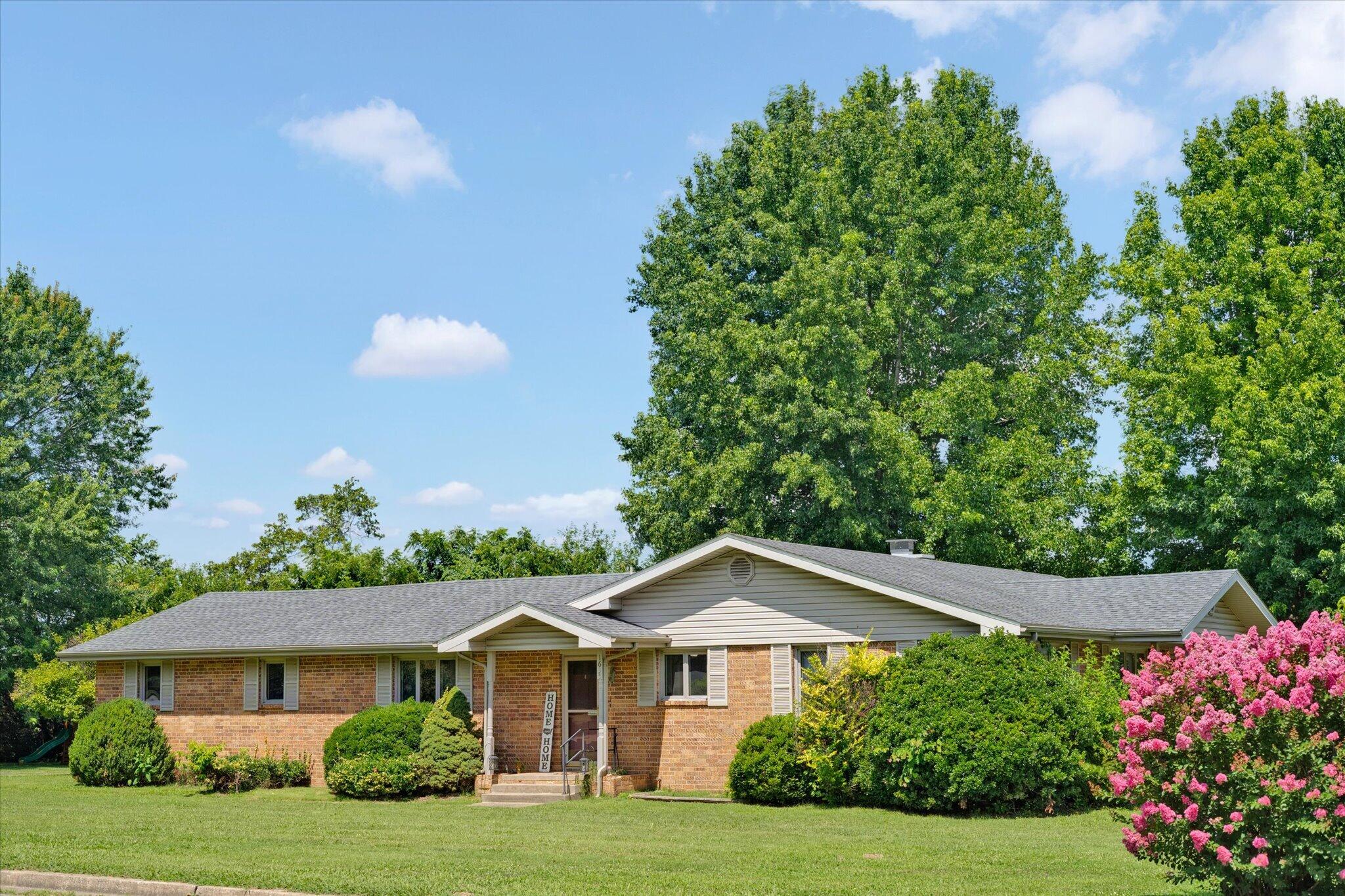 1635 Oak Drive Property Photo 2