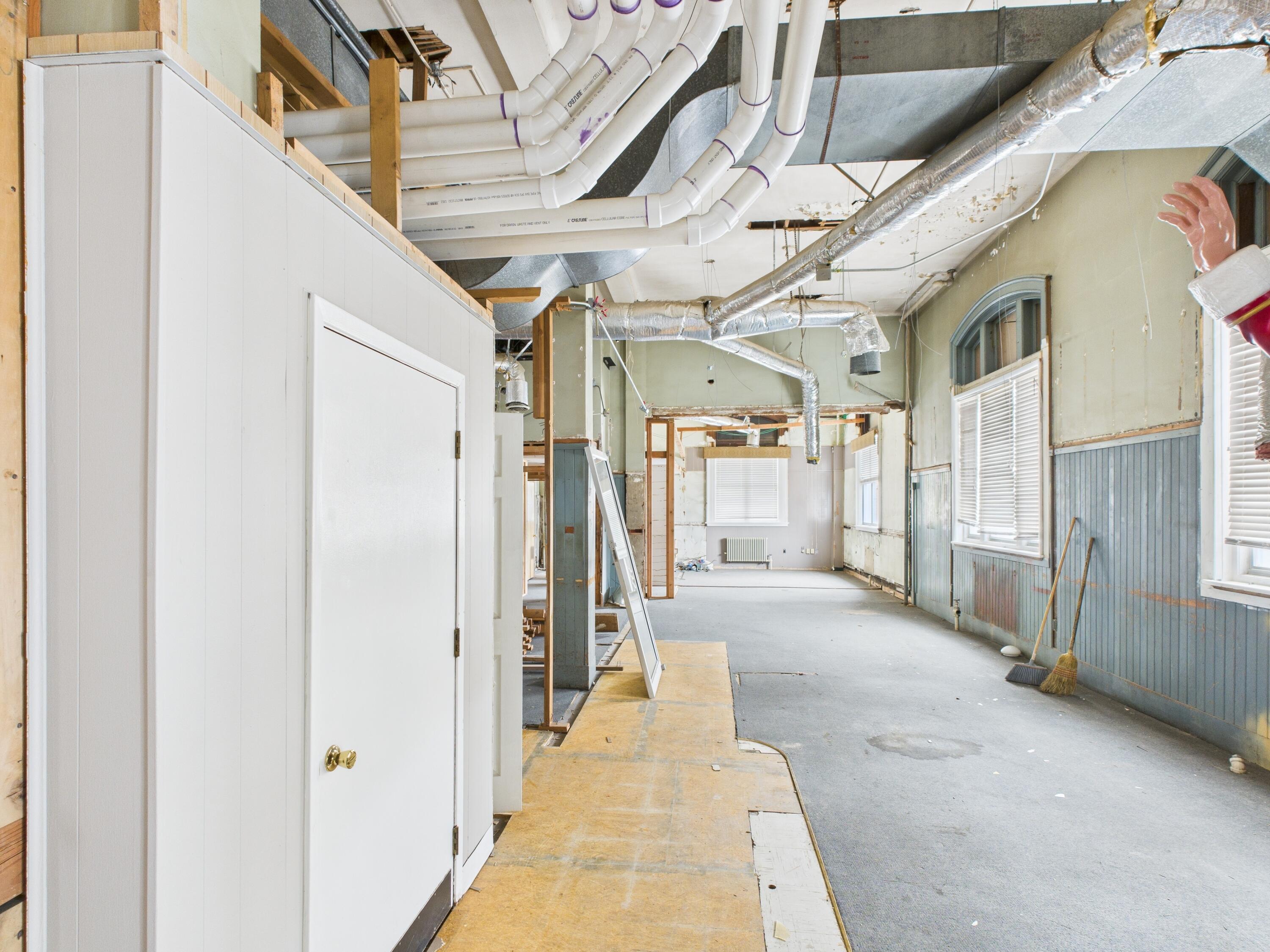 201 North Main Street Property Photo 10