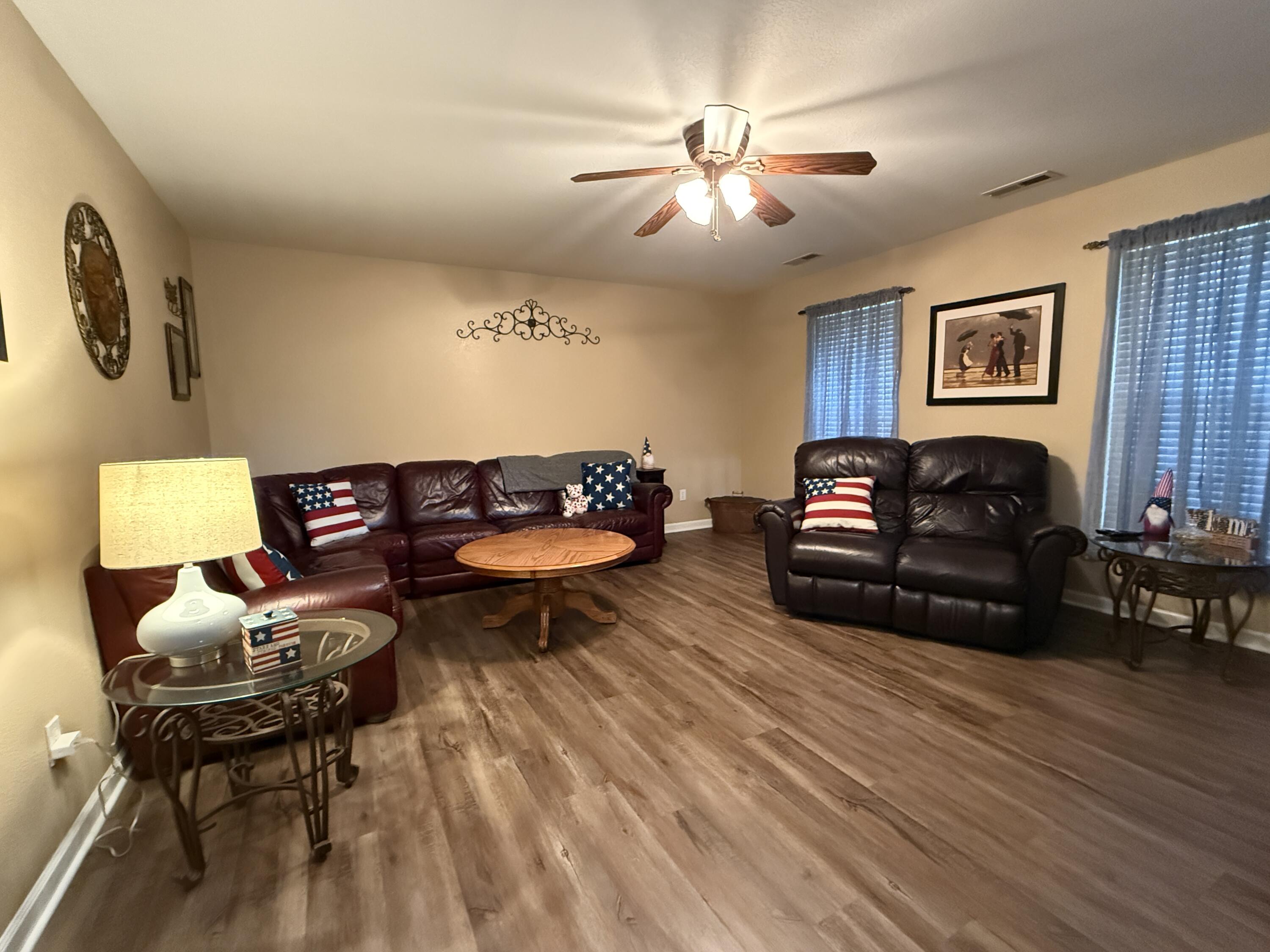 118 Williamsburg Drive Property Photo 2