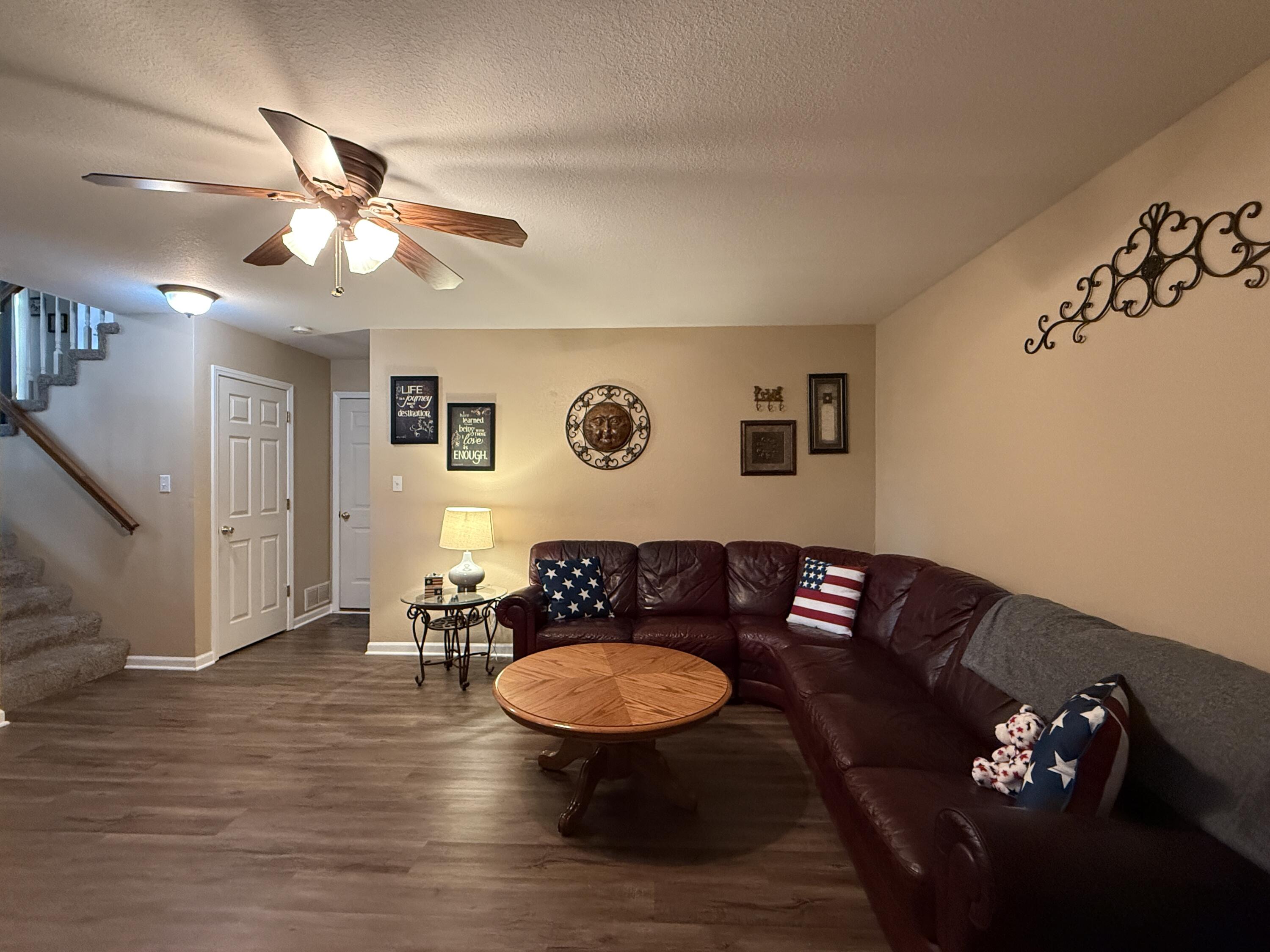 118 Williamsburg Drive Property Photo 3