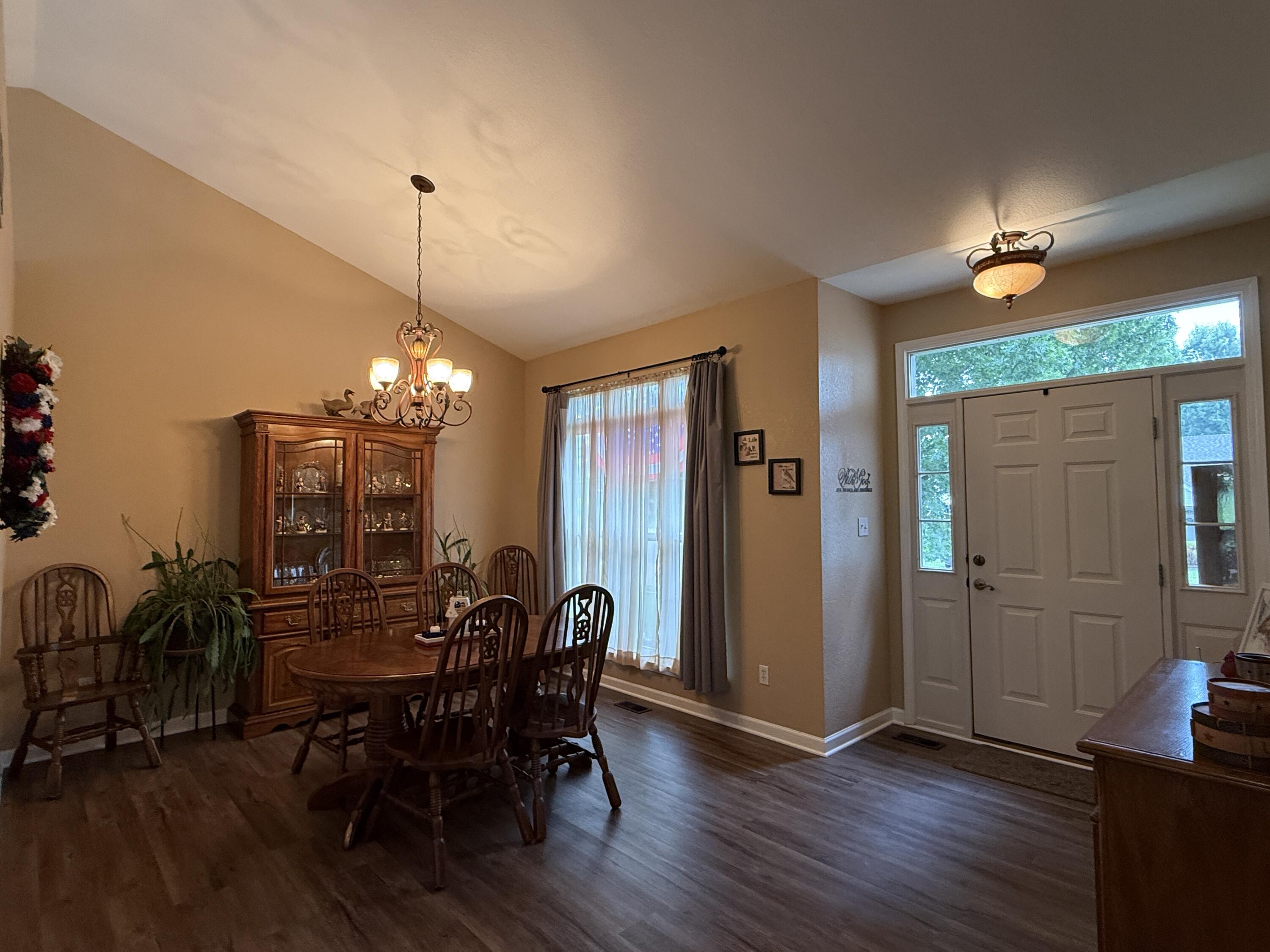 118 Williamsburg Drive Property Photo 7