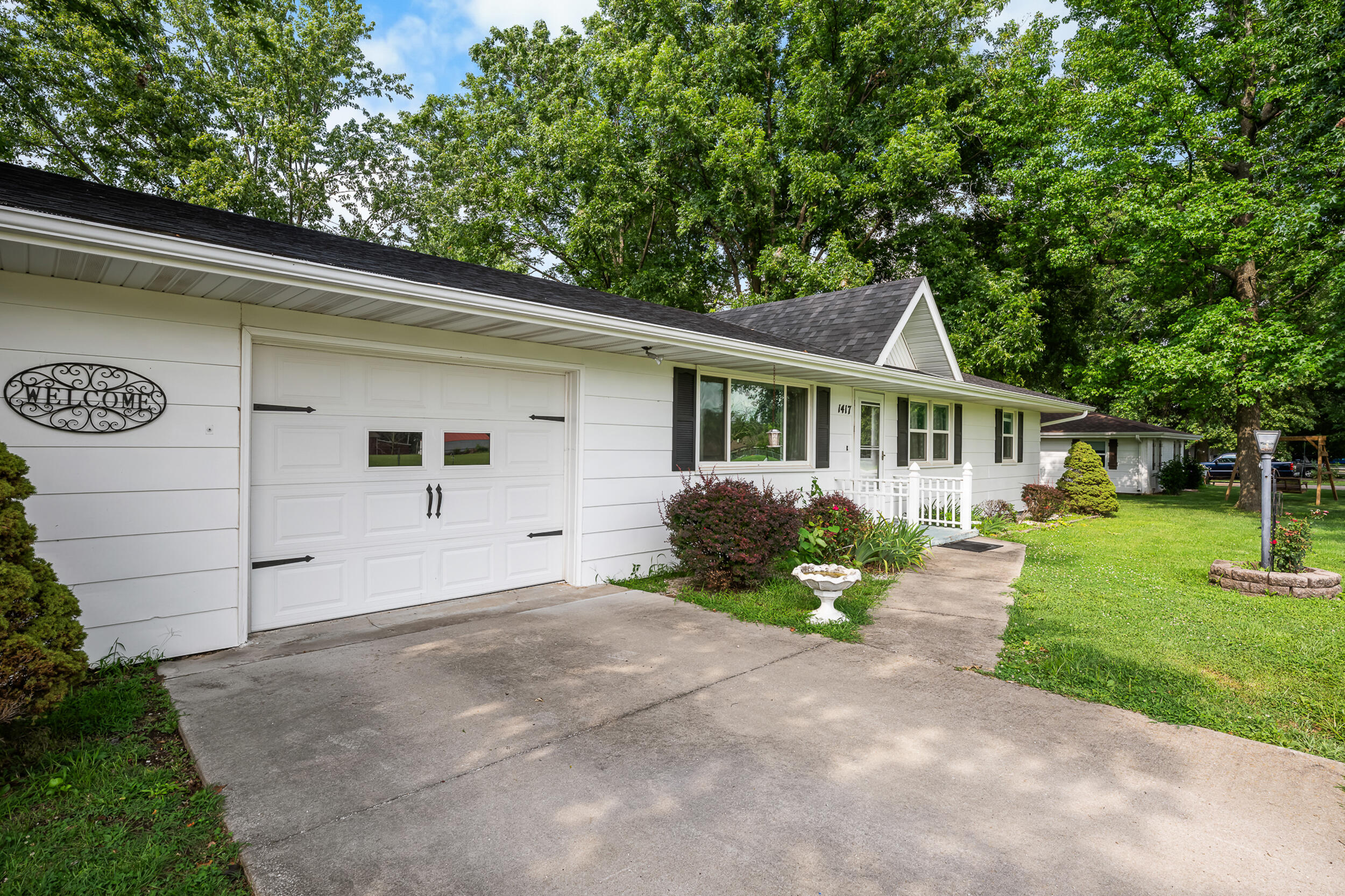 1417 West Locust Street Property Photo 2