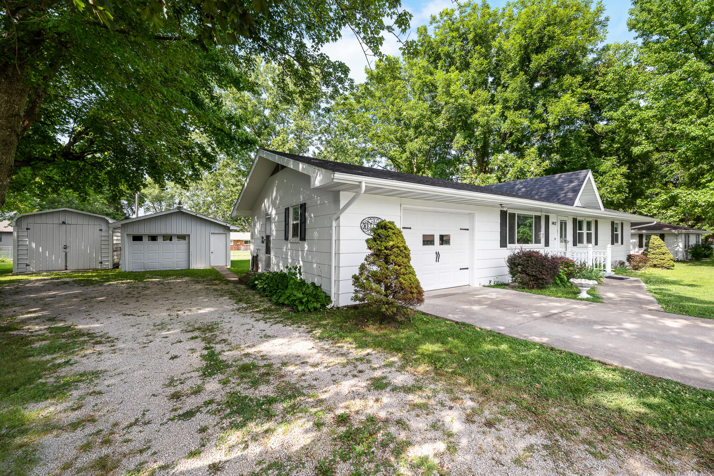 1417 West Locust Street Property Photo 4
