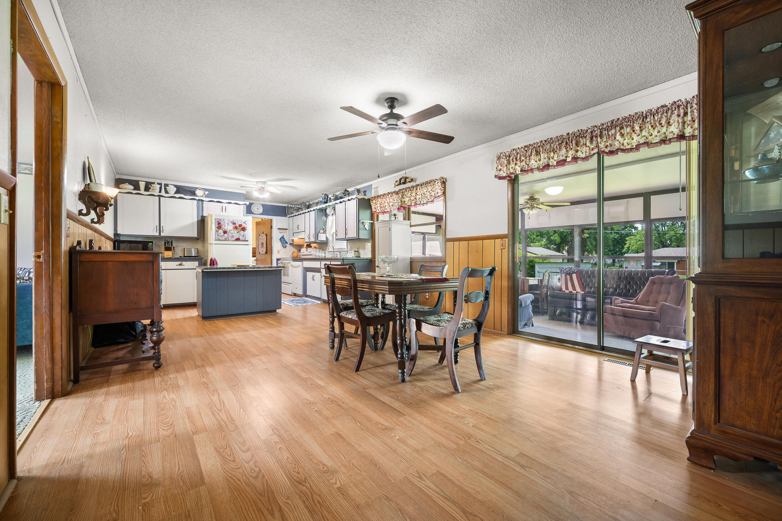 1417 West Locust Street Property Photo 11