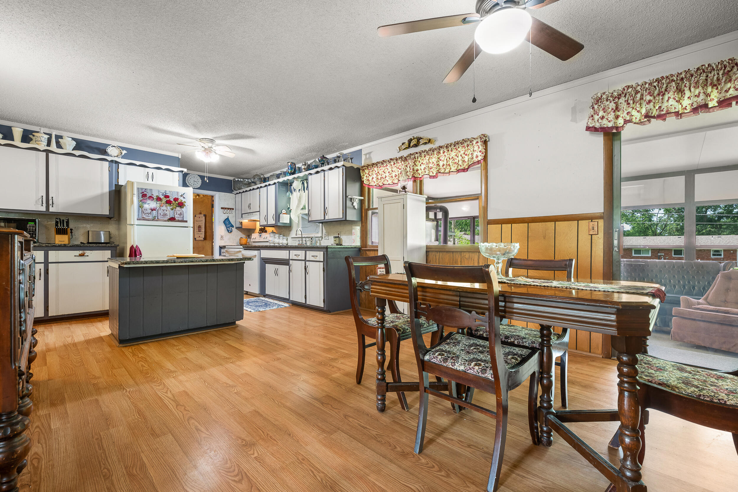 1417 West Locust Street Property Photo 12
