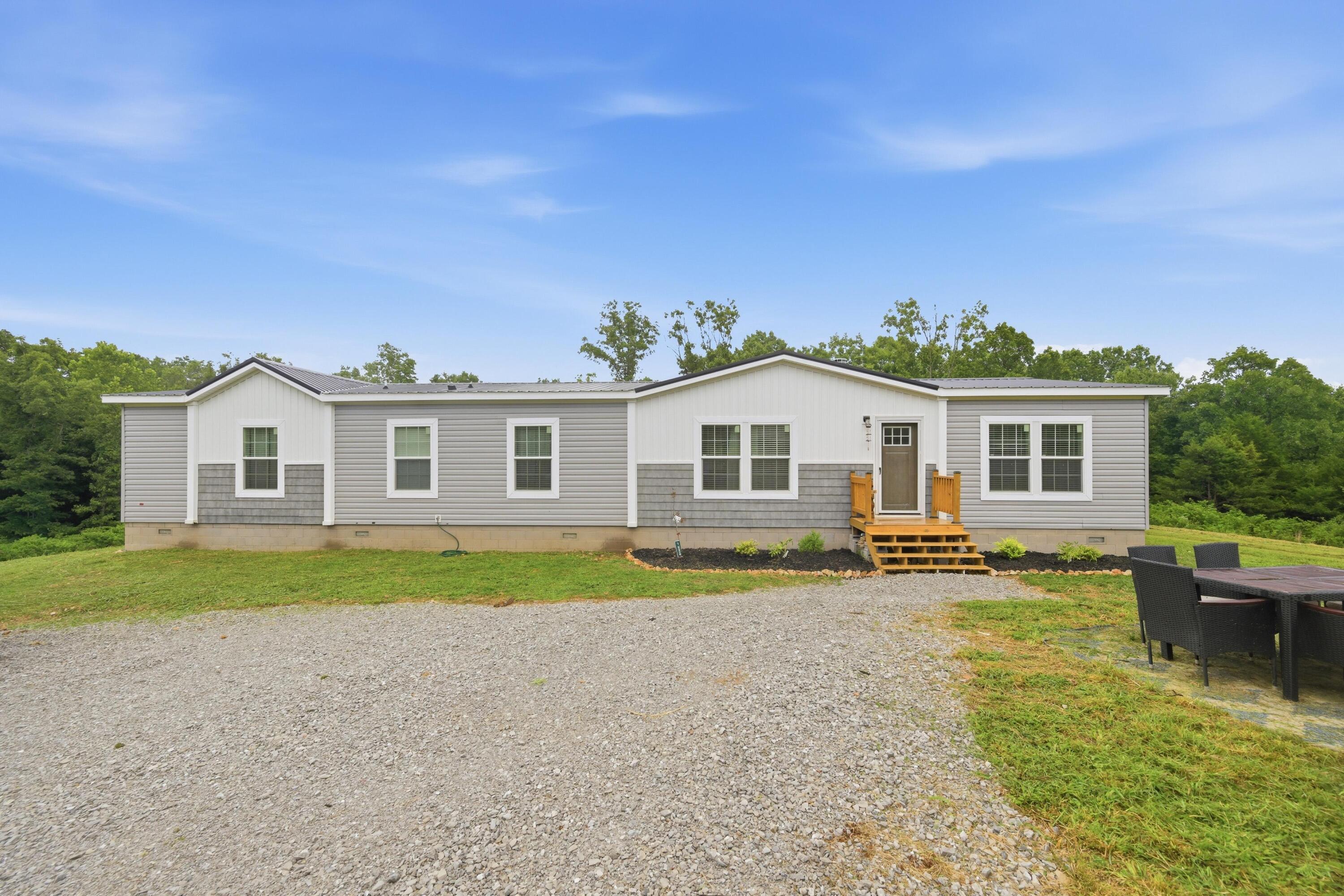 1270 Plainview Road Property Photo 1