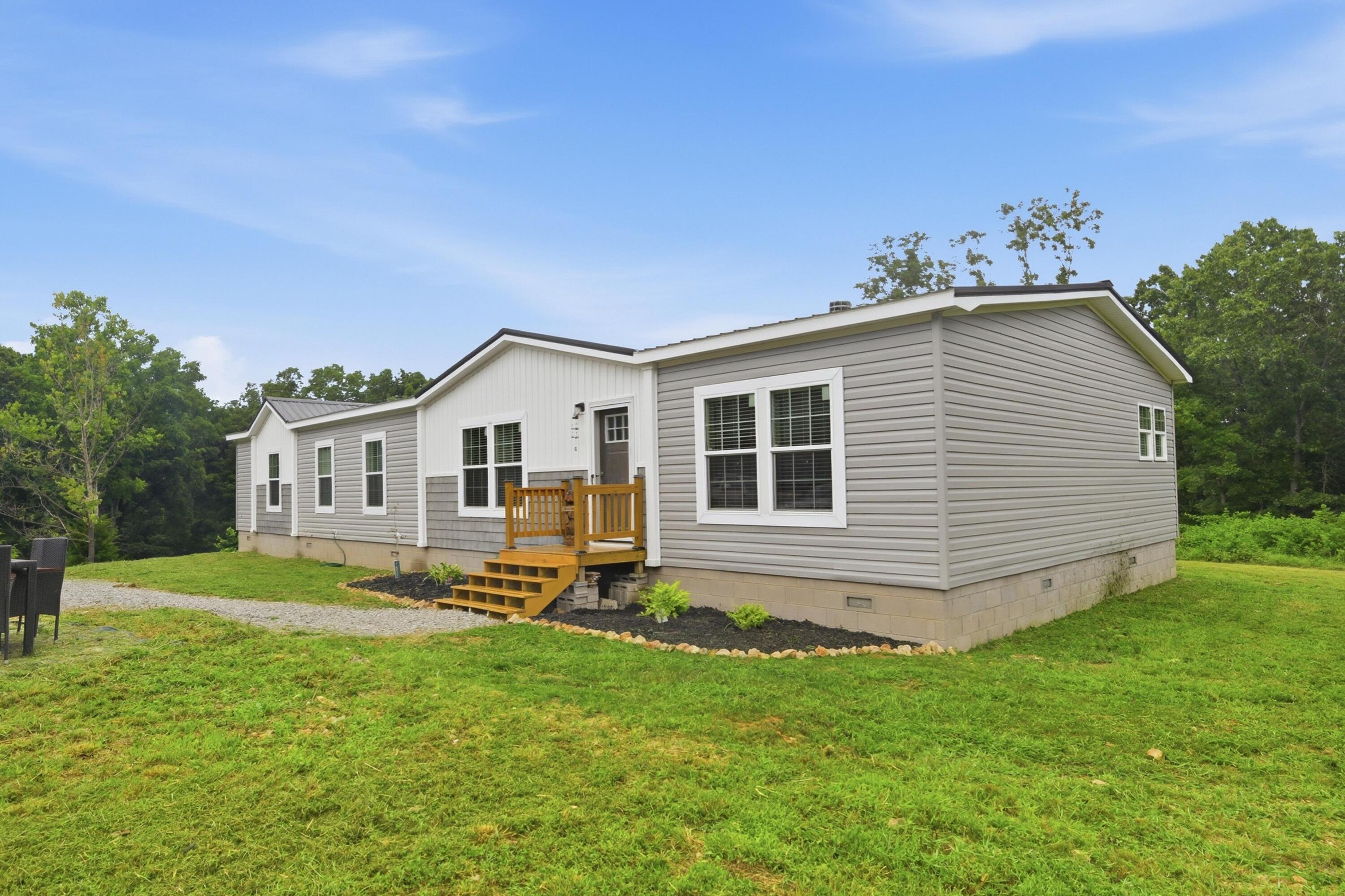 1270 Plainview Road Property Photo 4