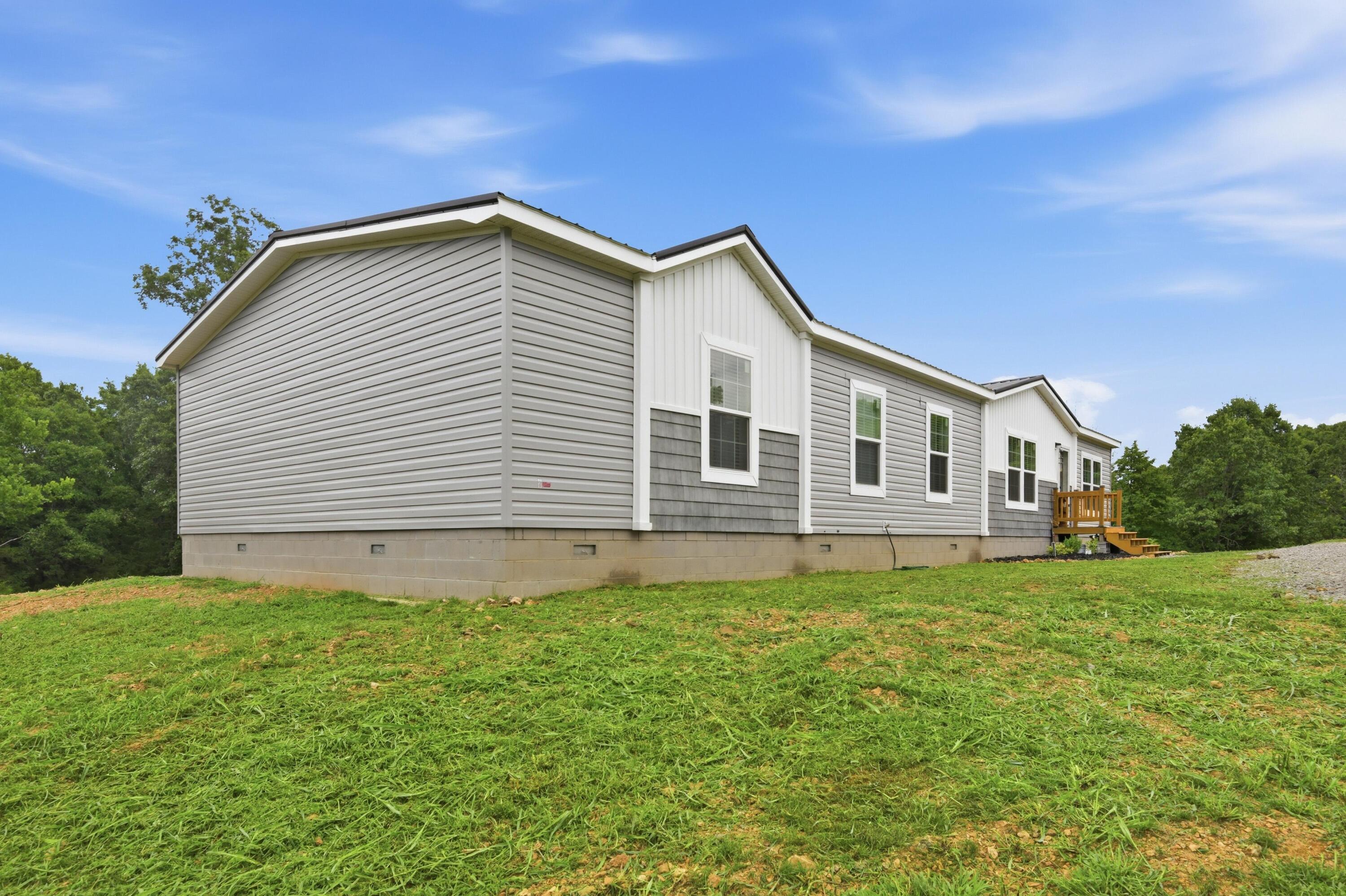 1270 Plainview Road Property Photo 5