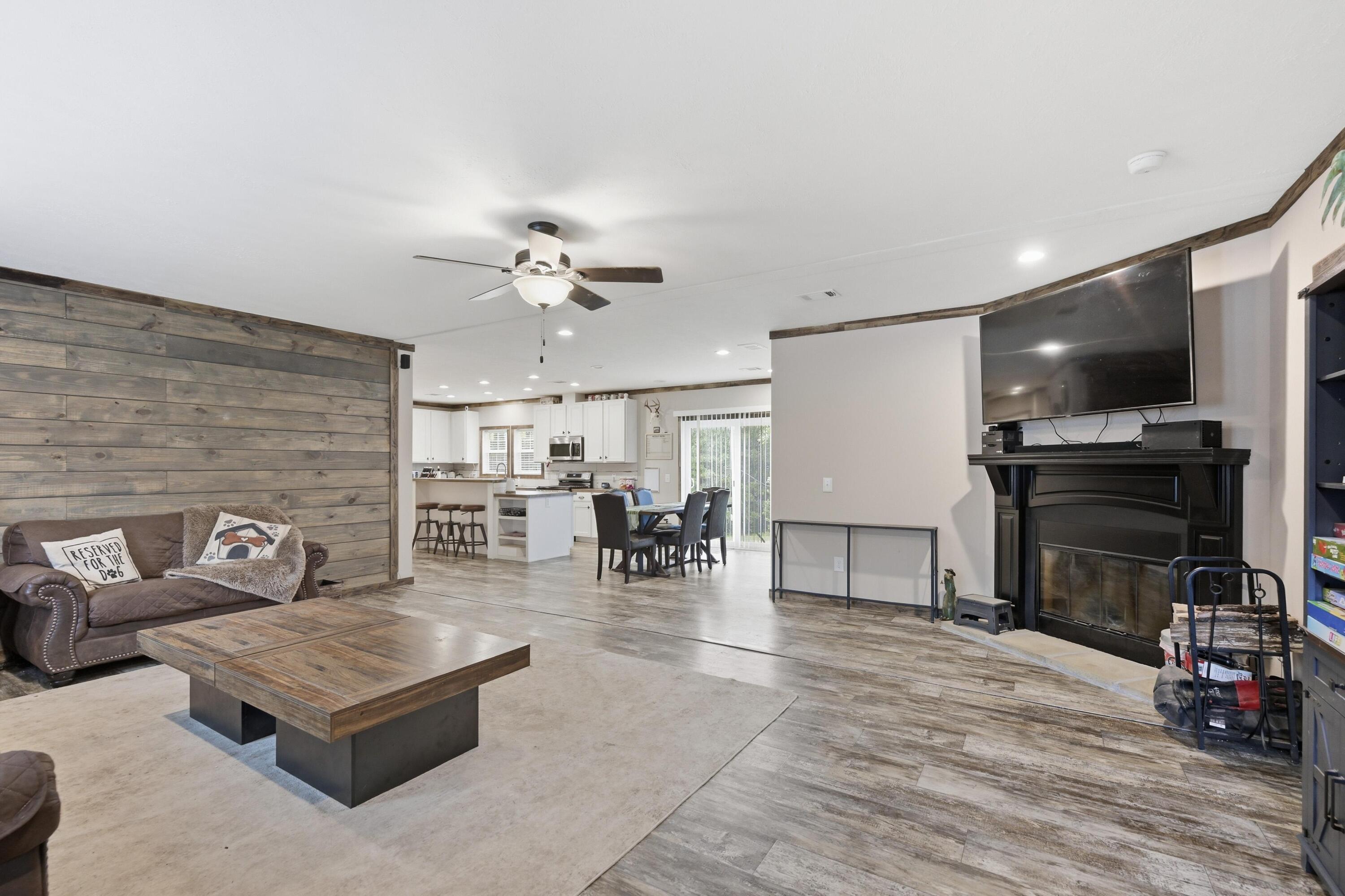 1270 Plainview Road Property Photo 6