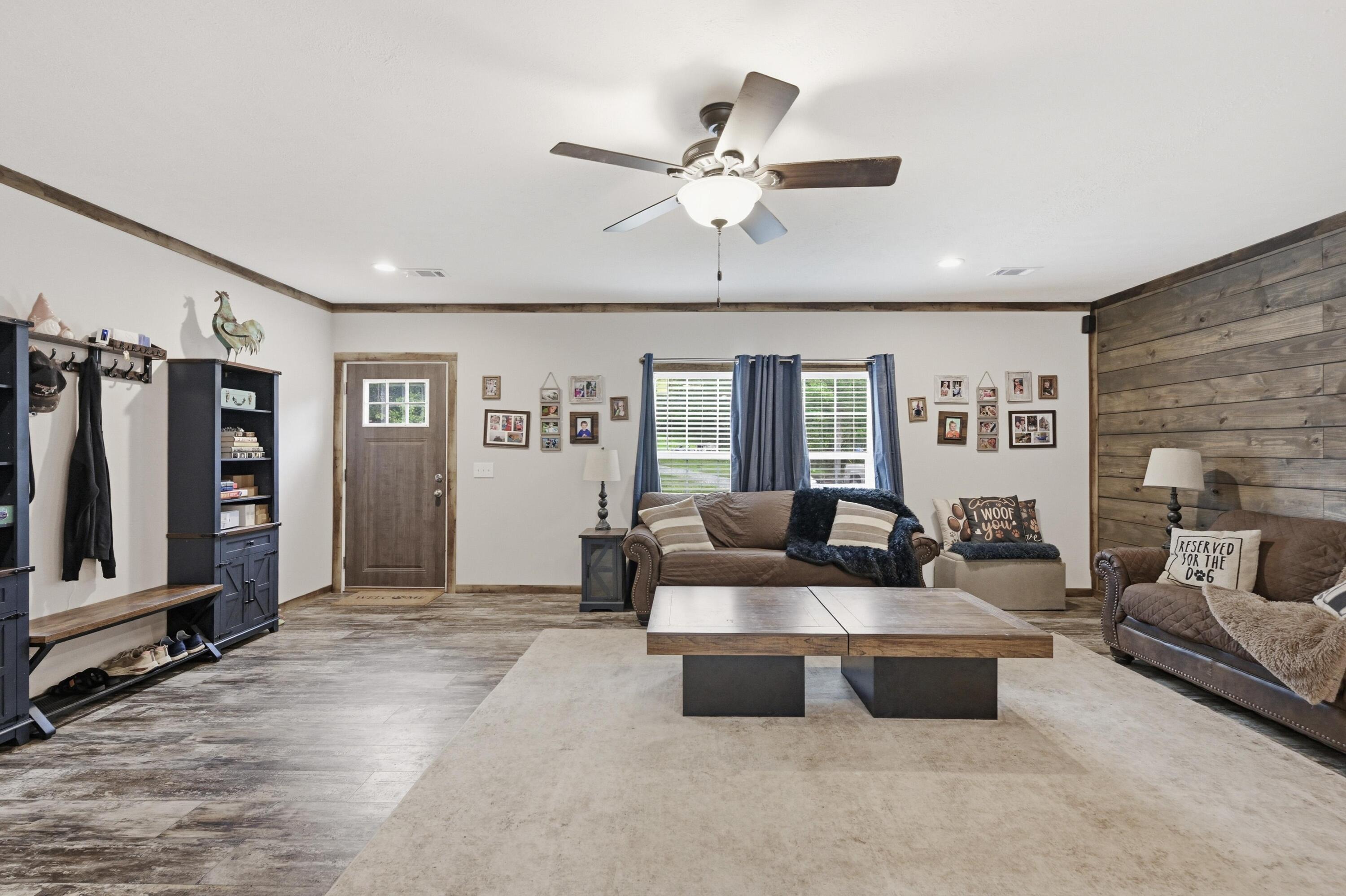 1270 Plainview Road Property Photo 8