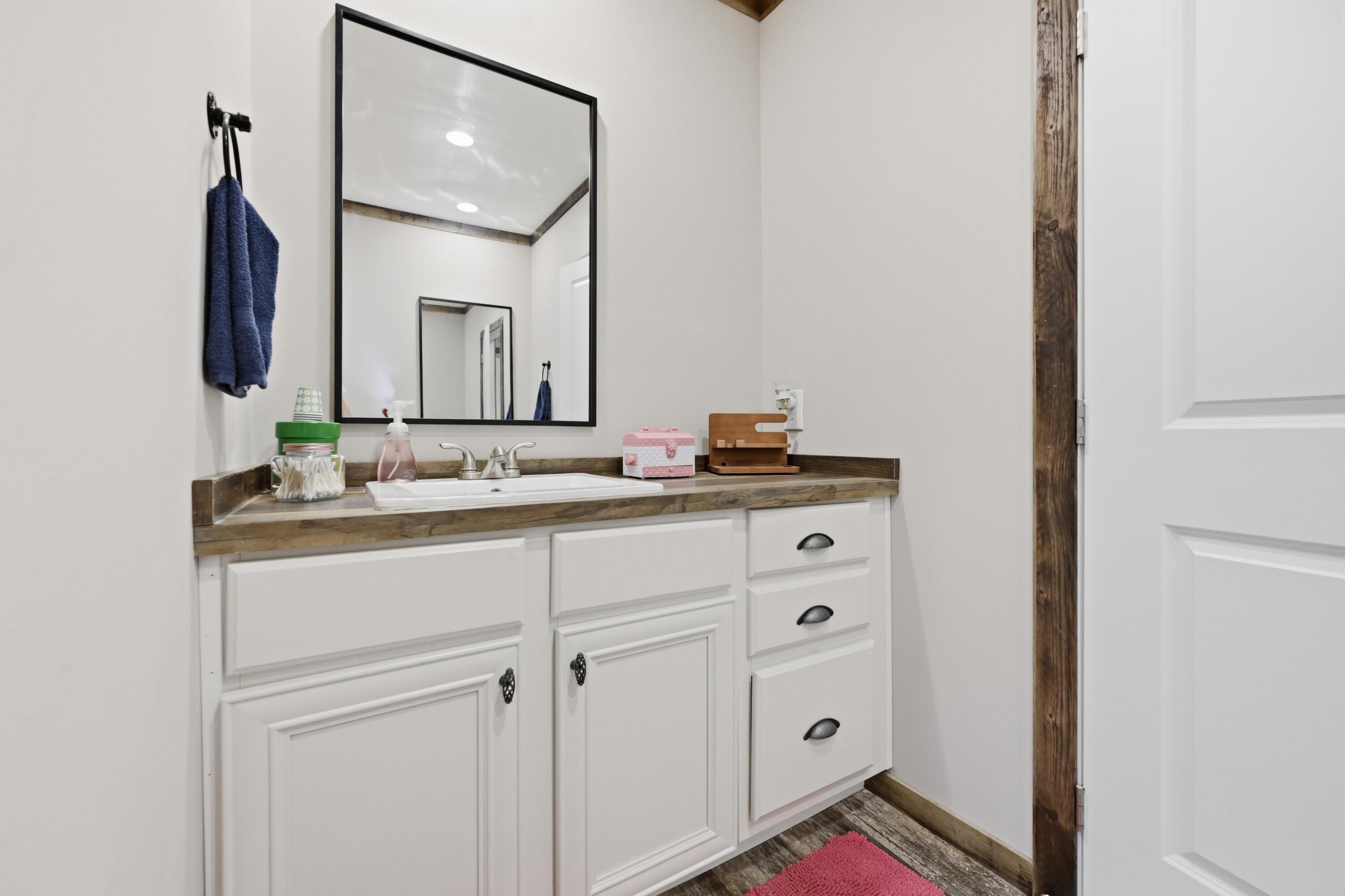 1270 Plainview Road Property Photo 19