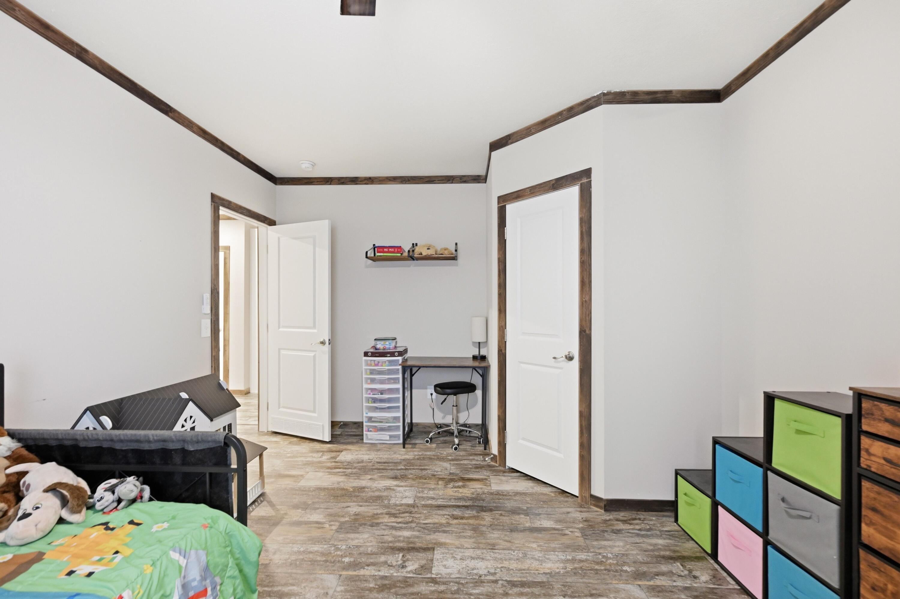 1270 Plainview Road Property Photo 32