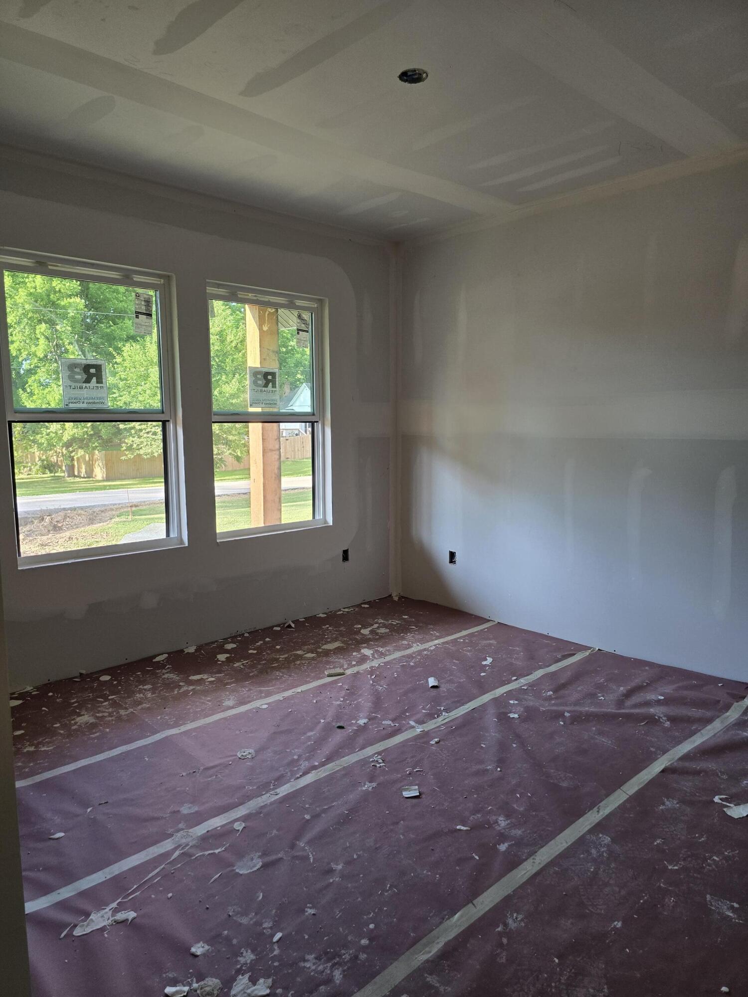 302 West Linn Street Property Photo 19