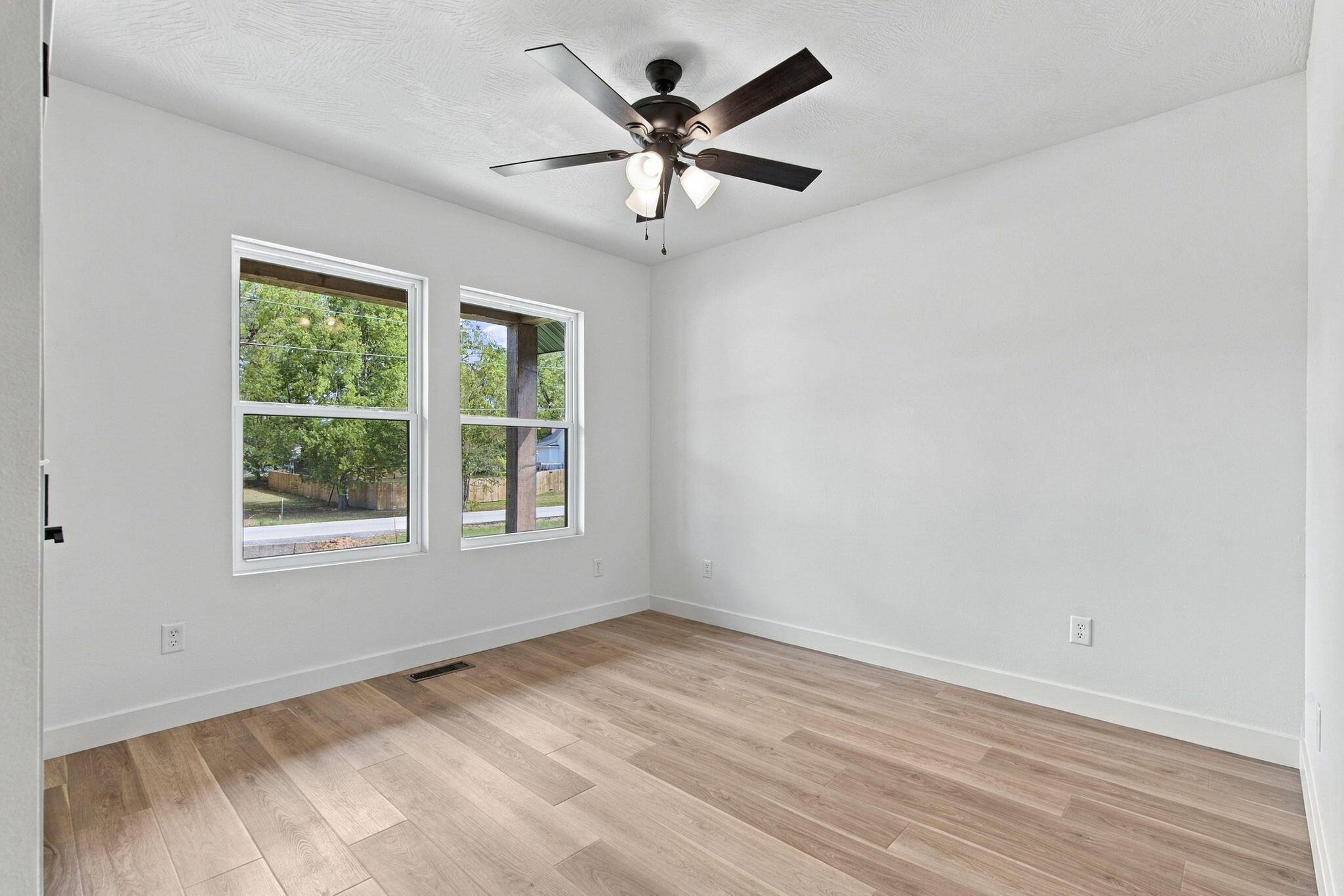 302 West Linn Street Property Photo 20