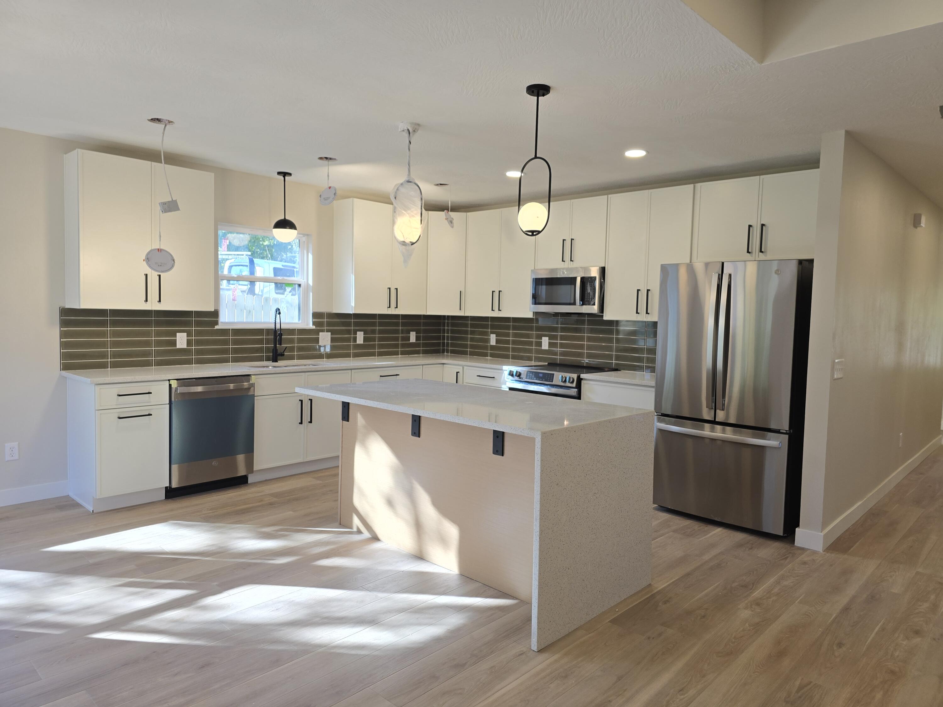 304 West Linn Street Property Photo 4