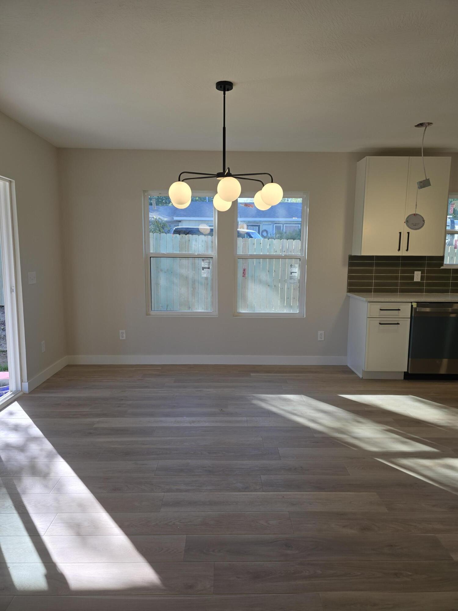 304 West Linn Street Property Photo 8