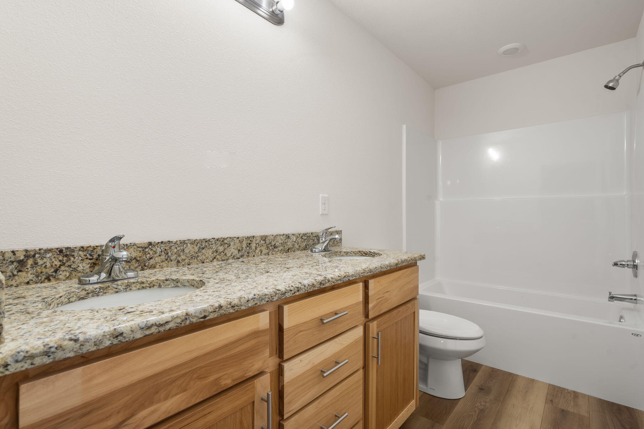 318 Hawthorne Street Property Photo 23