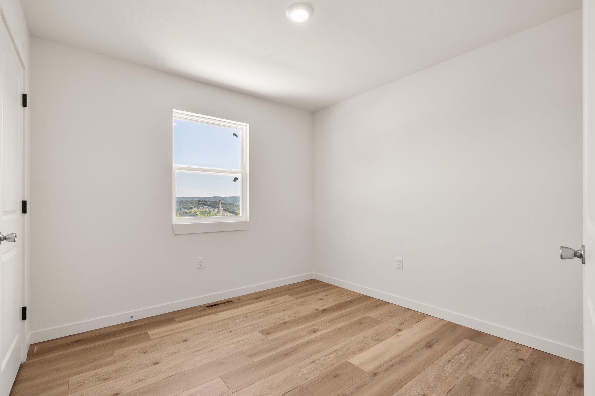 318 Hawthorne Street Property Photo 25