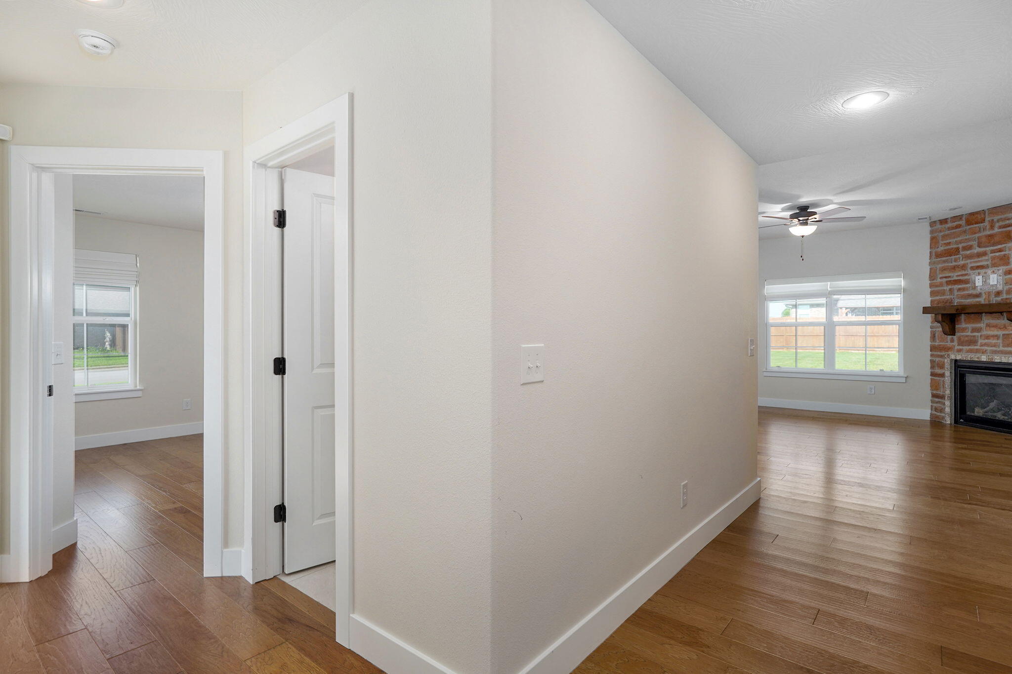 6033 South Iris Lane Property Photo 5
