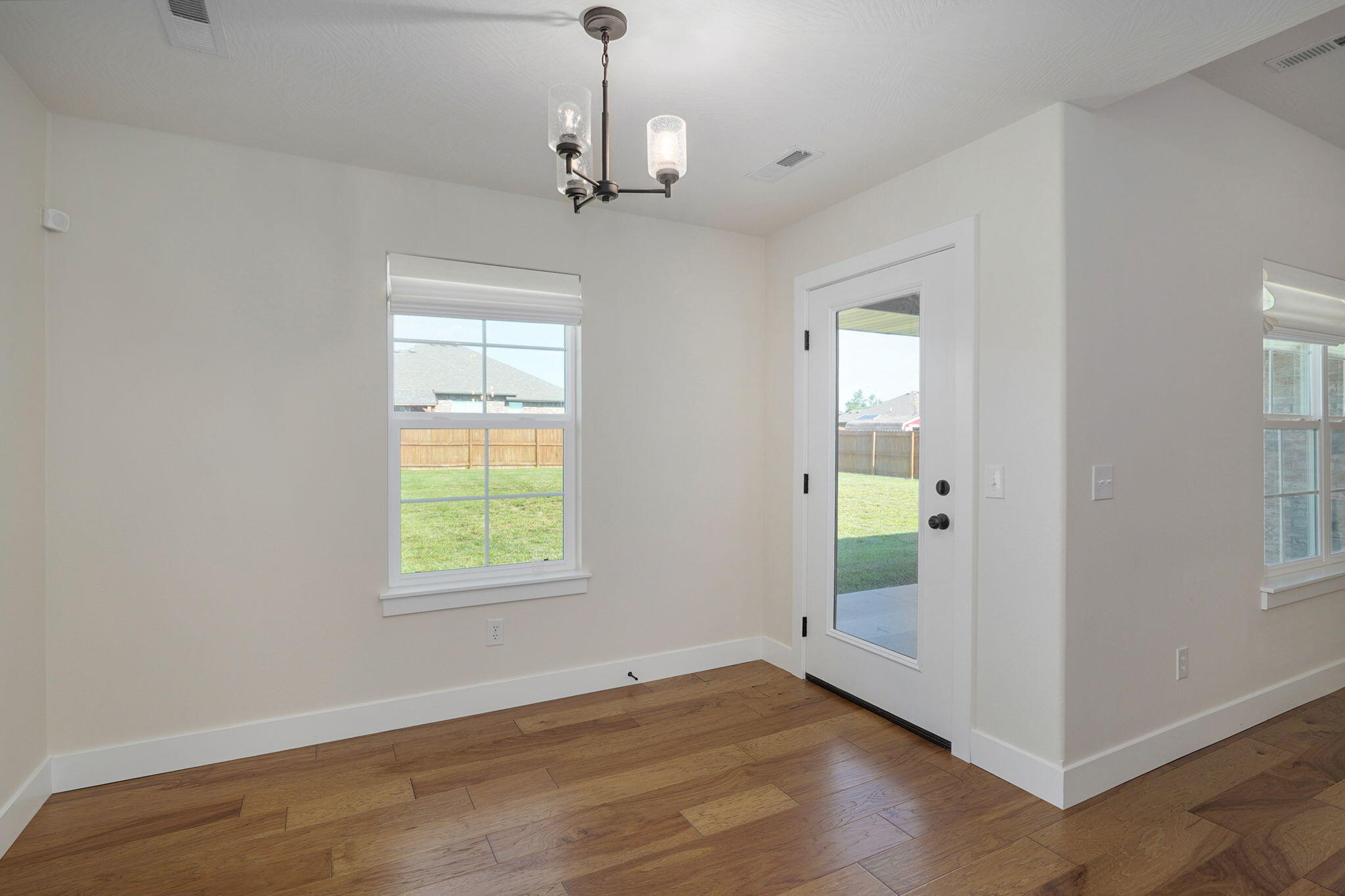 6033 South Iris Lane Property Photo 13