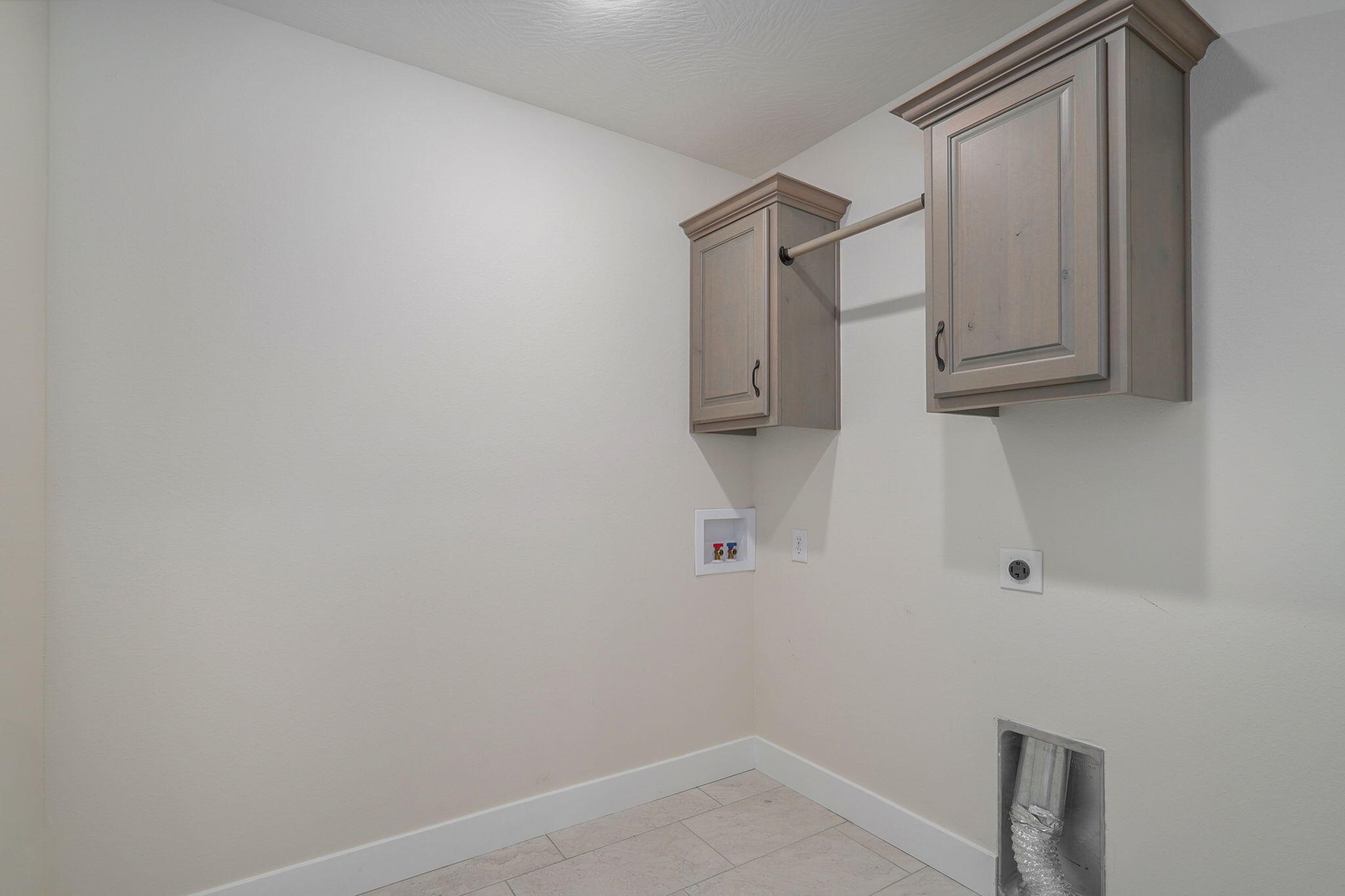 6033 South Iris Lane Property Photo 19