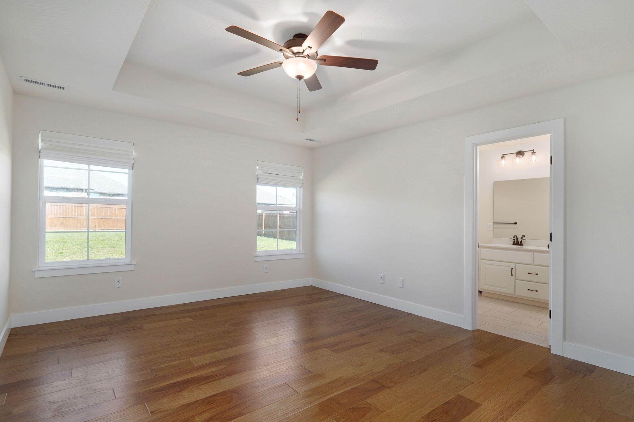 6033 South Iris Lane Property Photo 20