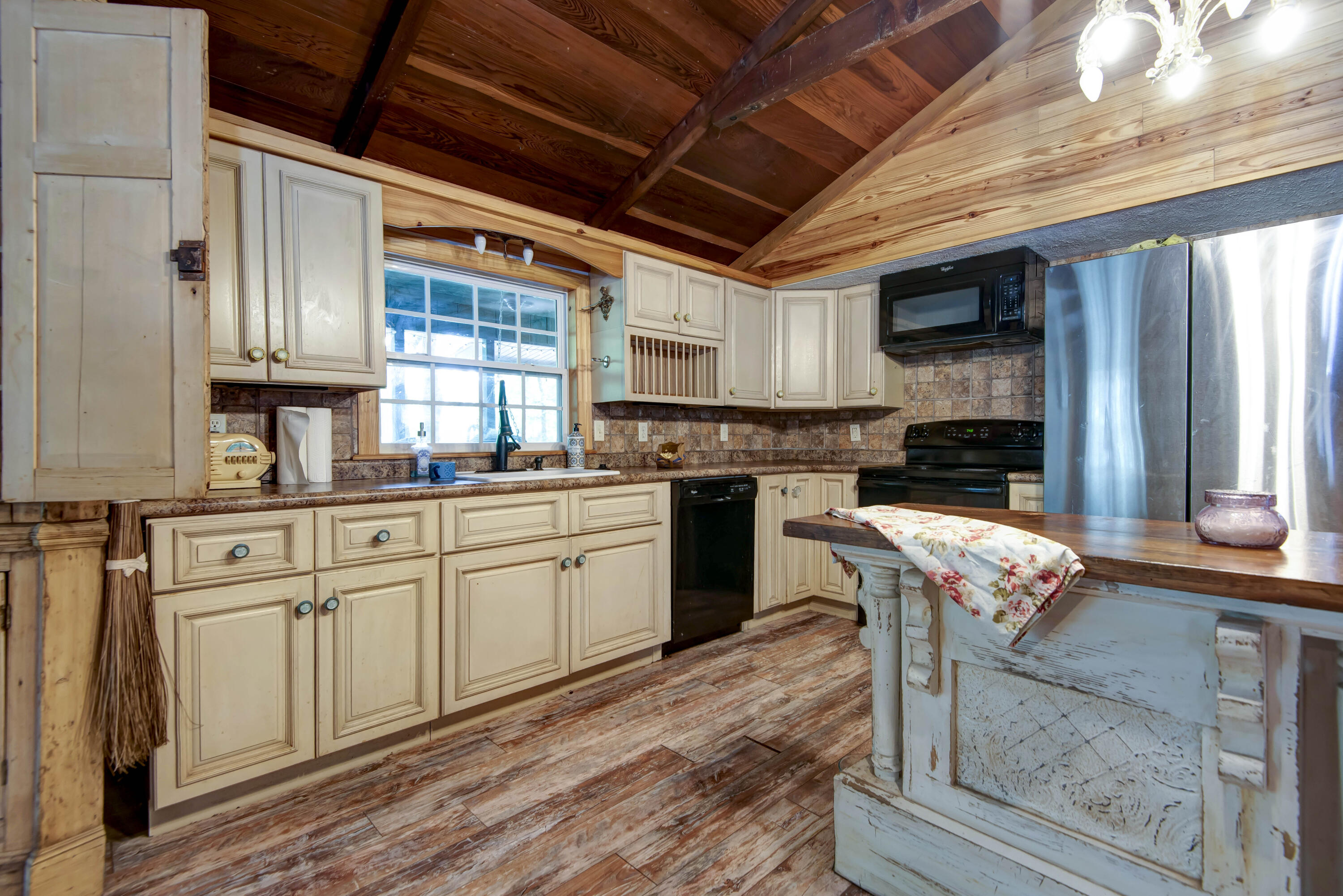 363 Sportsmans Circle Property Photo 9