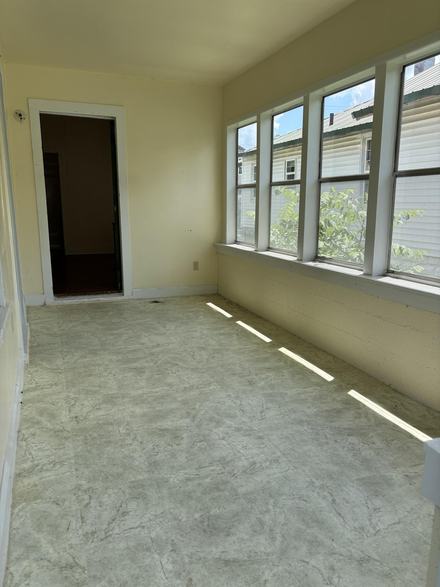 507 3rd Street Property Photo 2