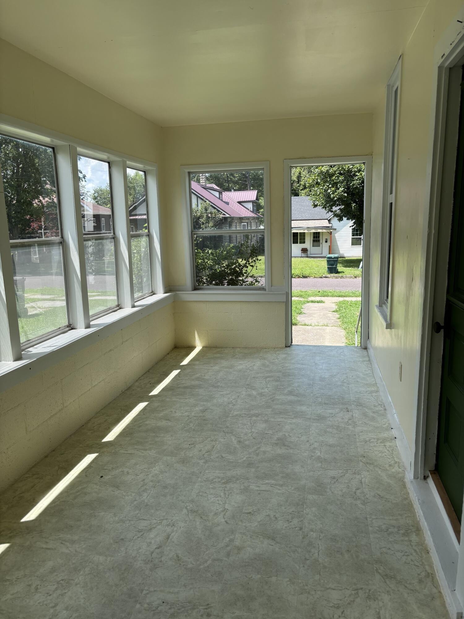 507 3rd Street Property Photo 4