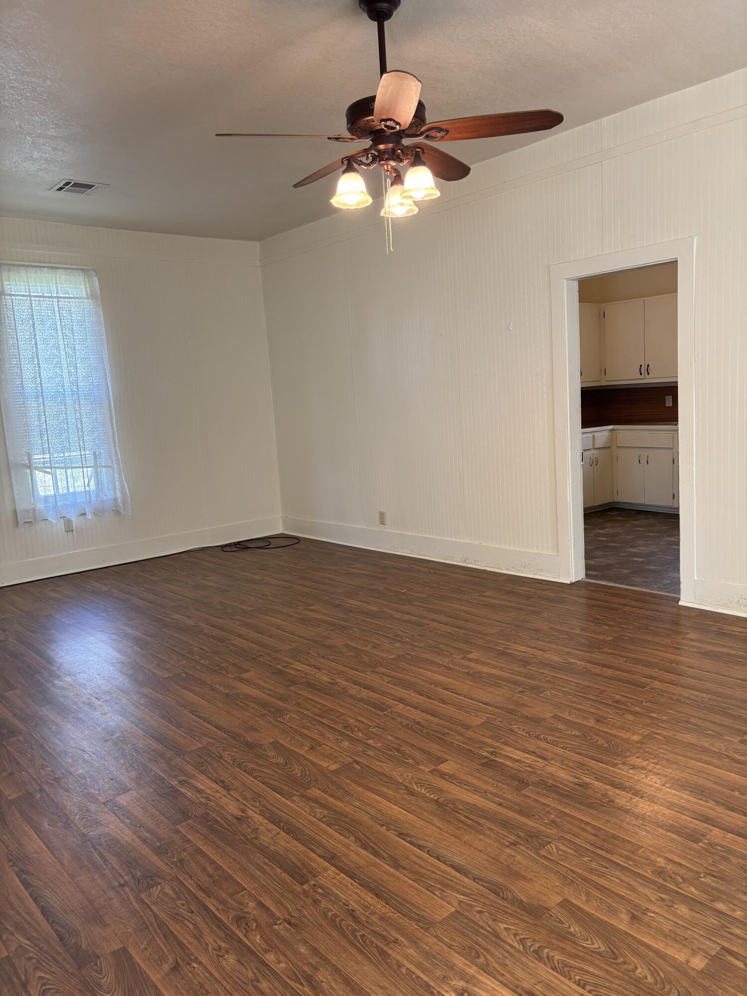 507 3rd Street Property Photo 5