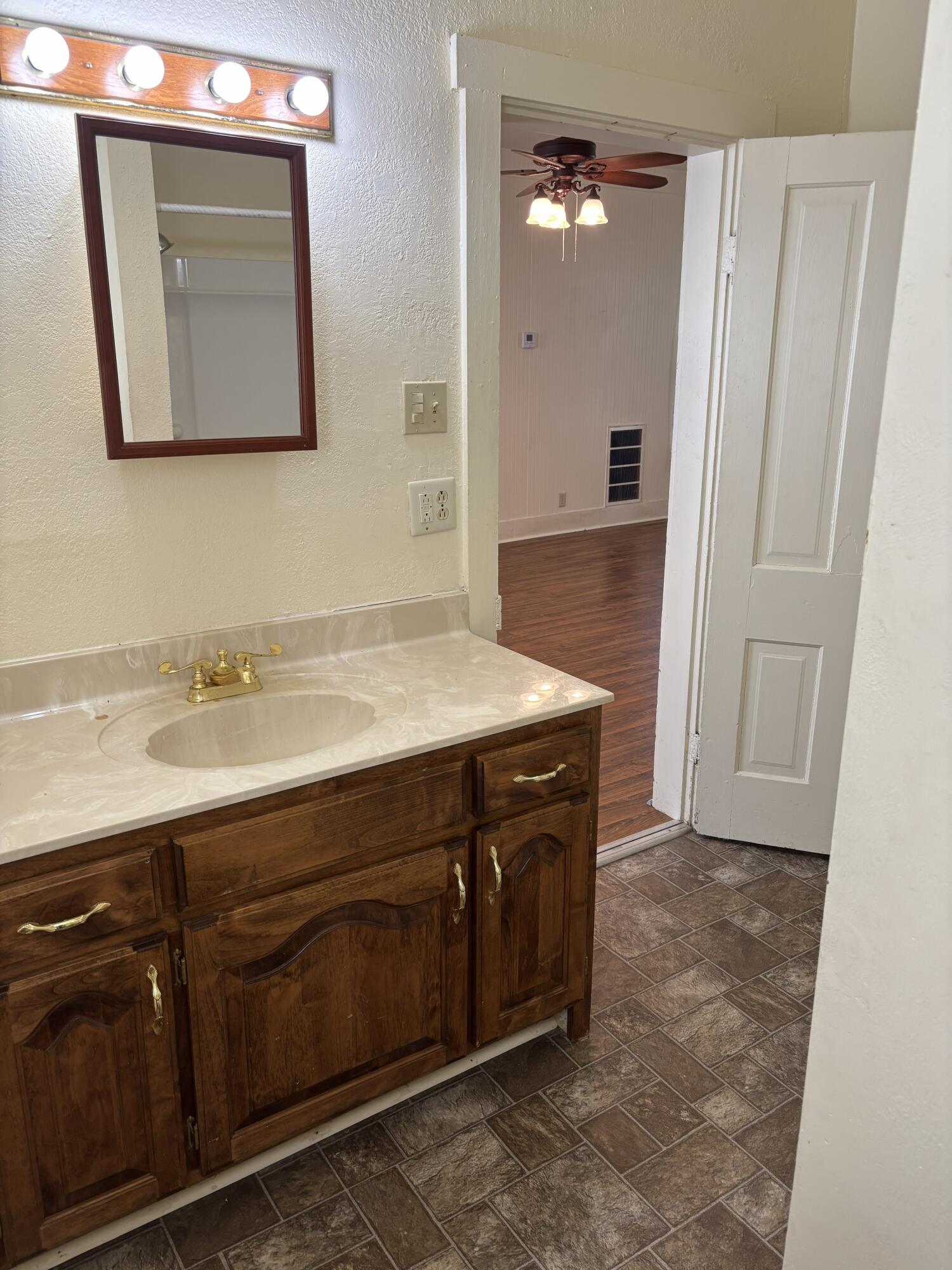507 3rd Street Property Photo 11