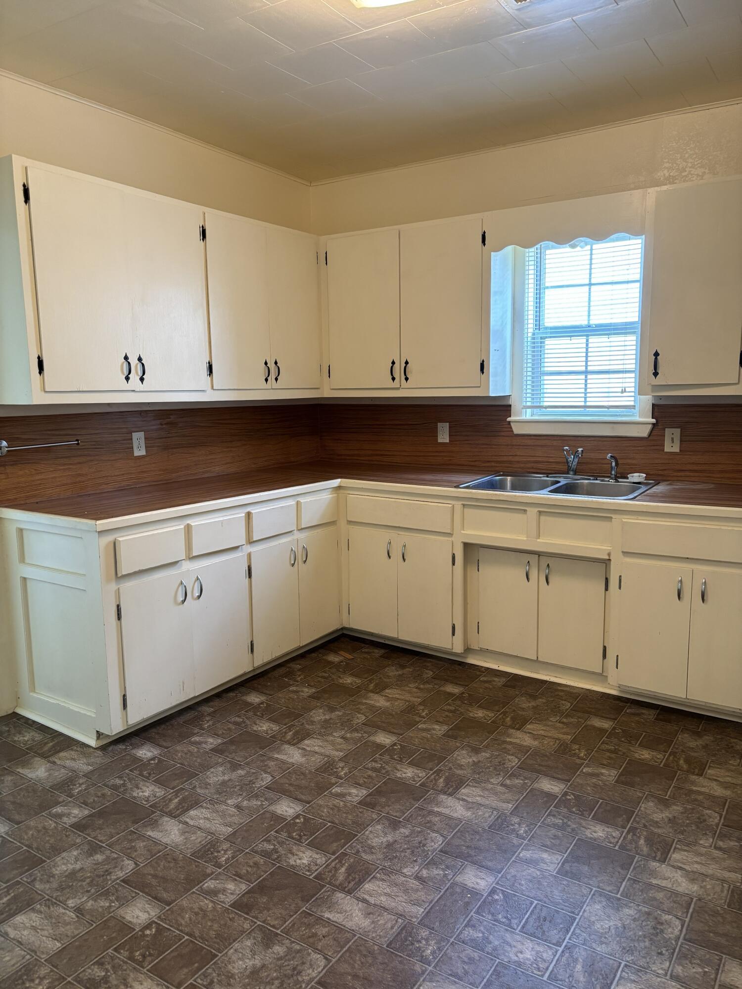 507 3rd Street Property Photo 13