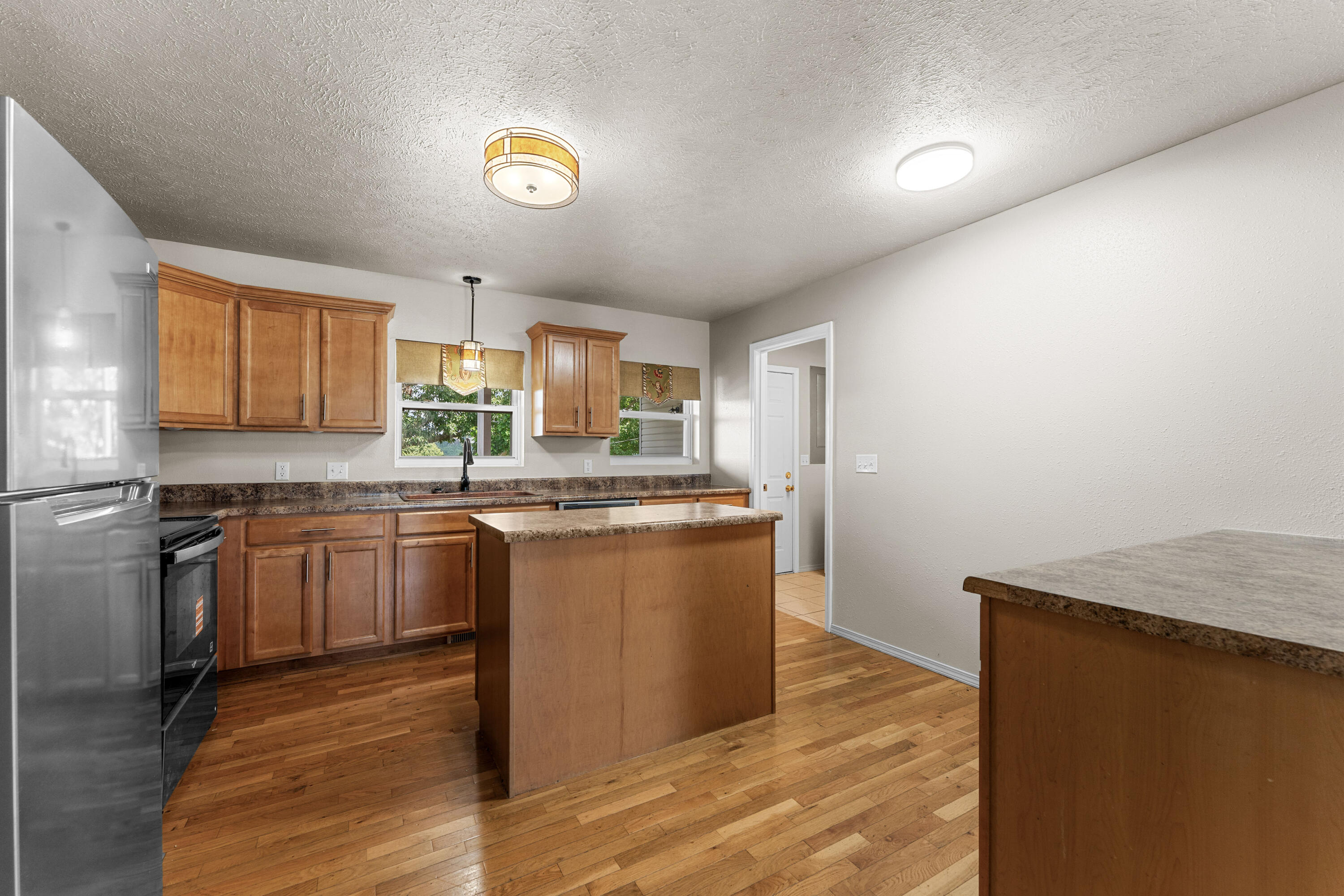 27 Crestview Street Property Photo 6